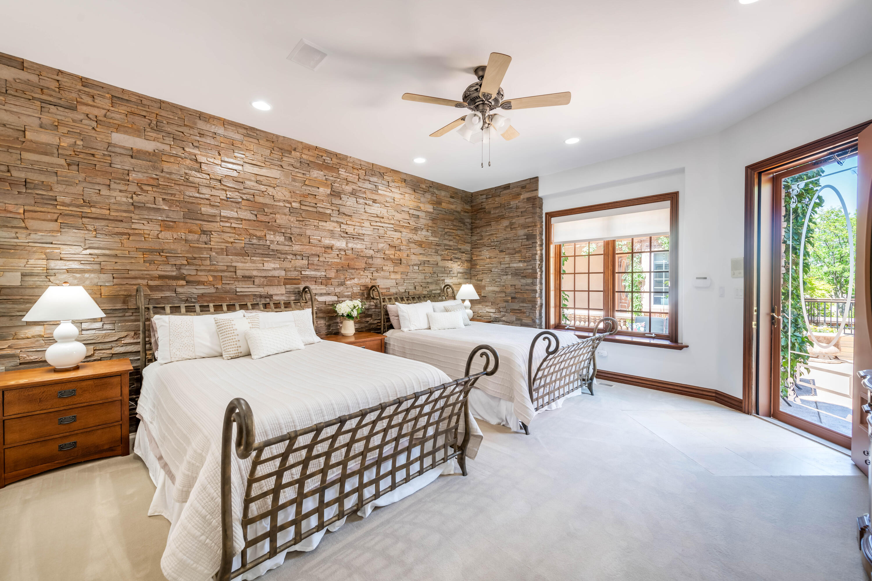 Parowan, Utah 84761, United States, 7 Bedrooms Bedrooms, ,9 BathroomsBathrooms,Residential,Active,110821