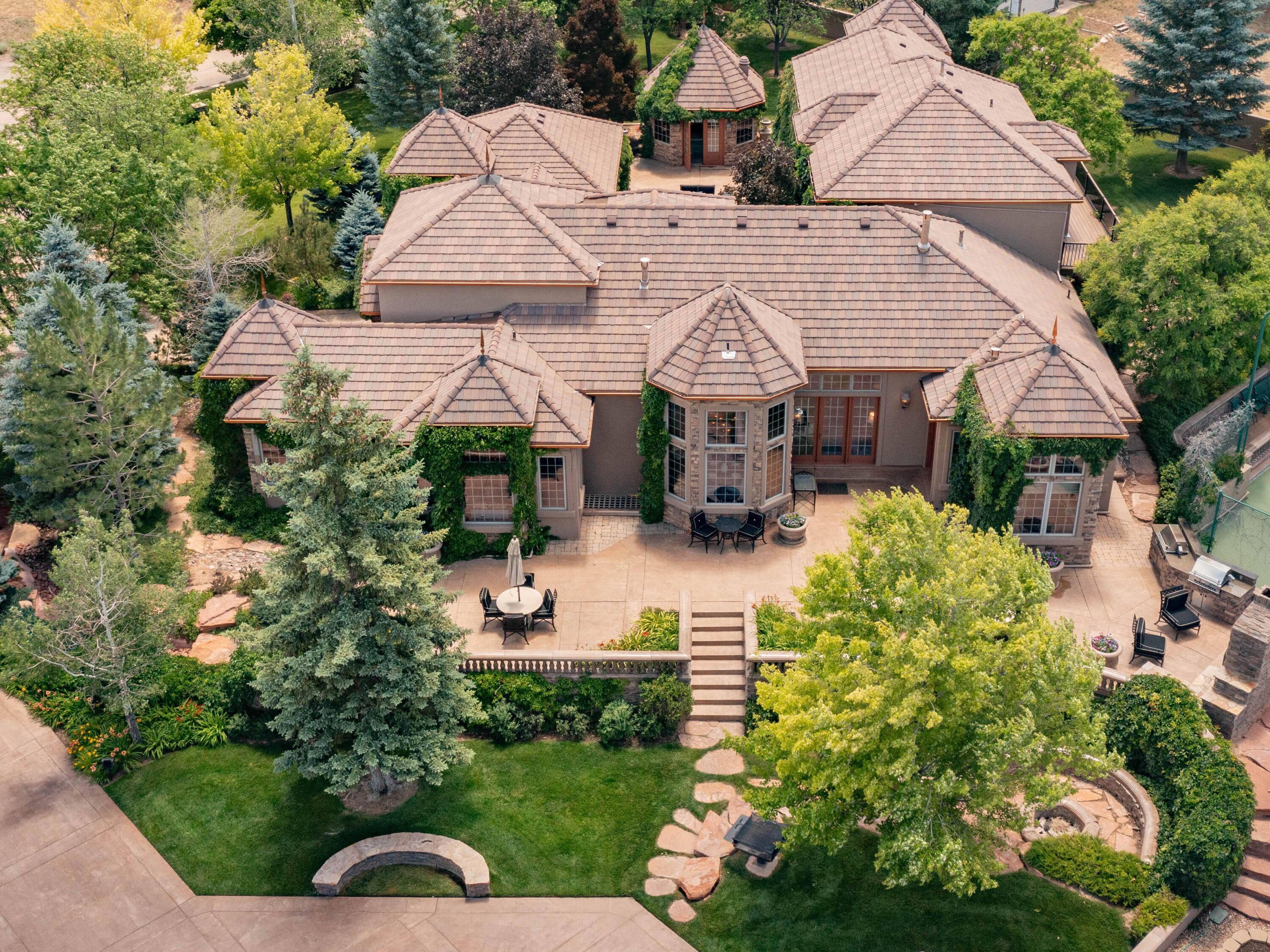 Parowan, Utah 84761, United States, 7 Bedrooms Bedrooms, ,9 BathroomsBathrooms,Residential,Active,110821