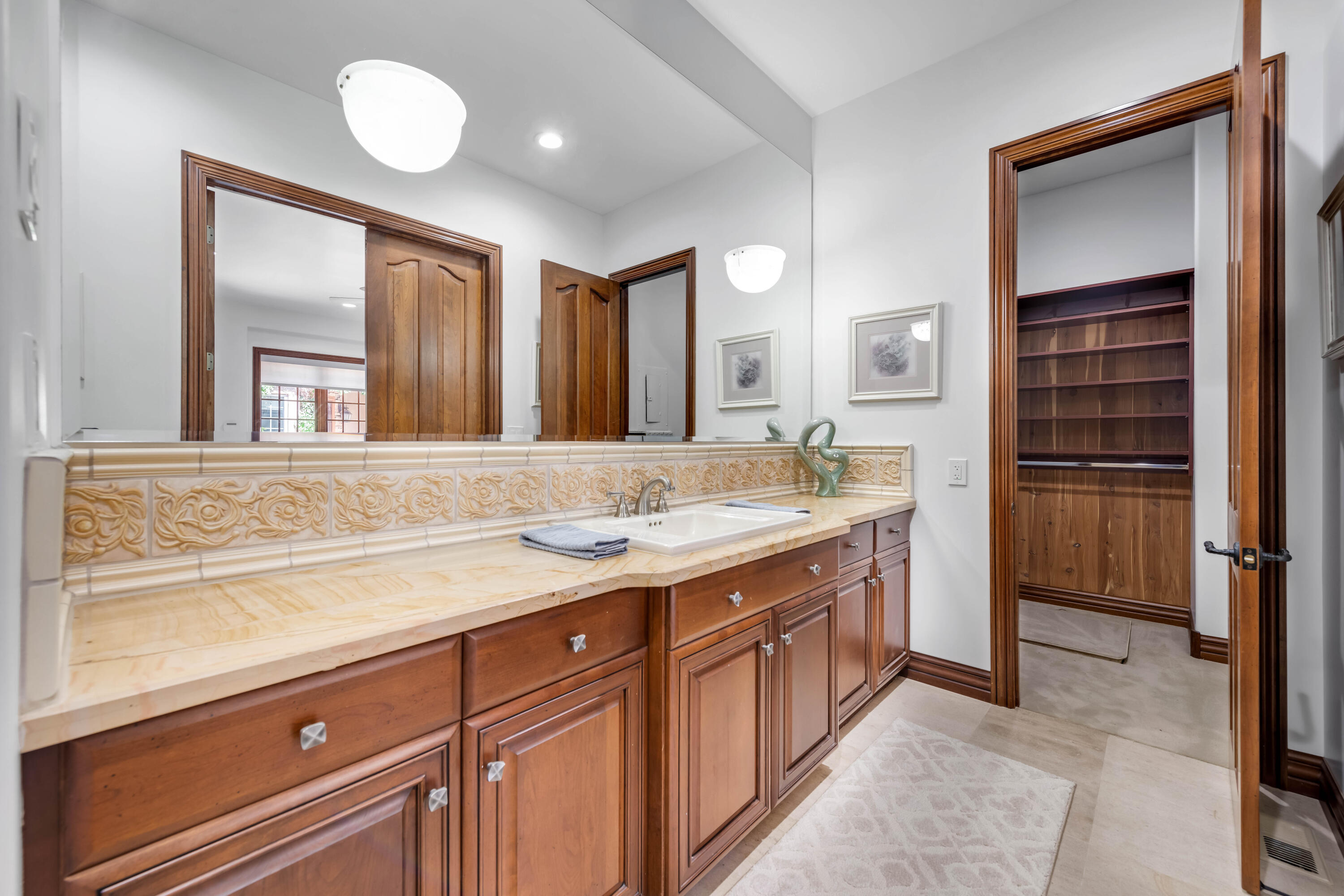 Parowan, Utah 84761, United States, 7 Bedrooms Bedrooms, ,9 BathroomsBathrooms,Residential,Active,110821