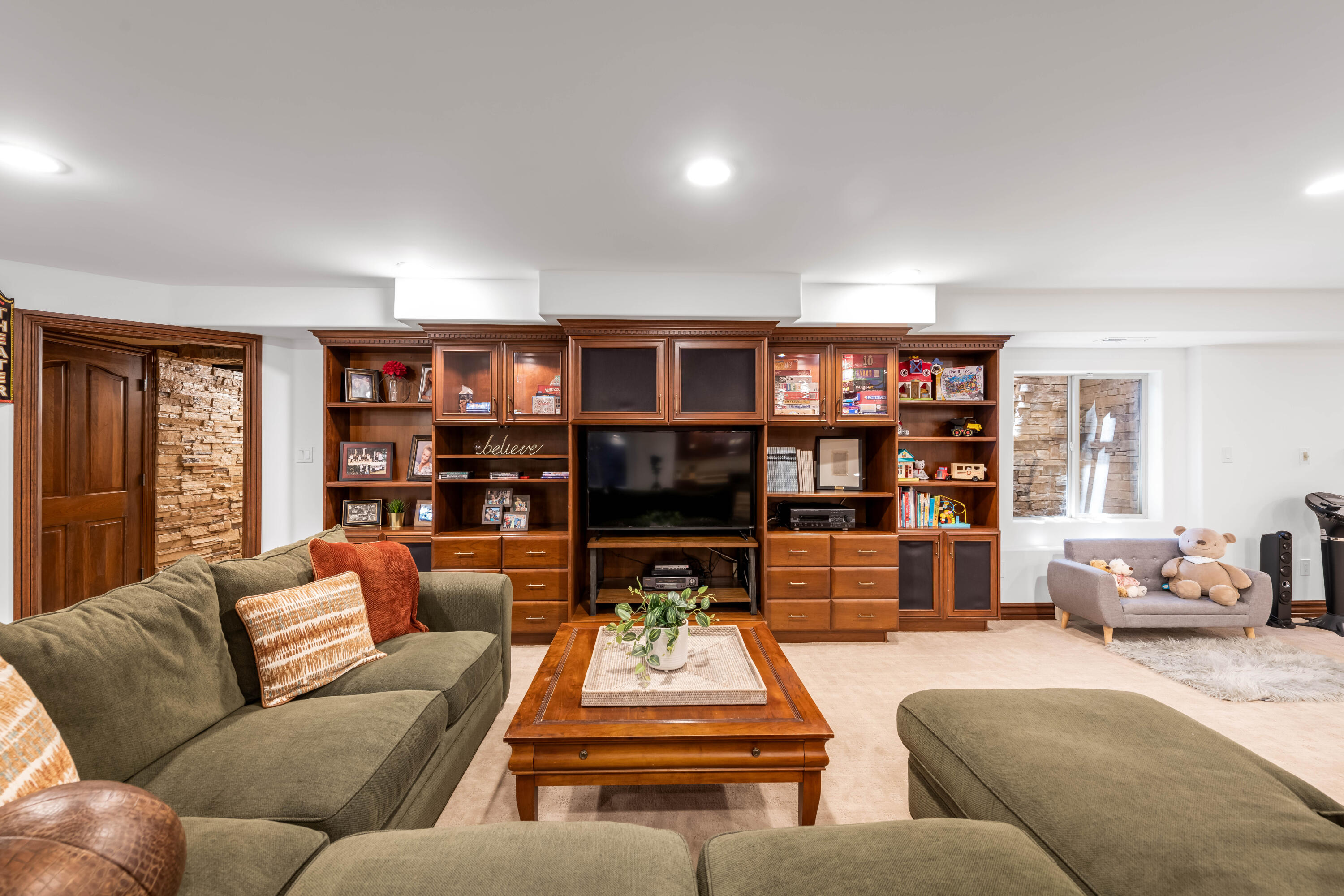 Parowan, Utah 84761, United States, 7 Bedrooms Bedrooms, ,9 BathroomsBathrooms,Residential,Active,110821