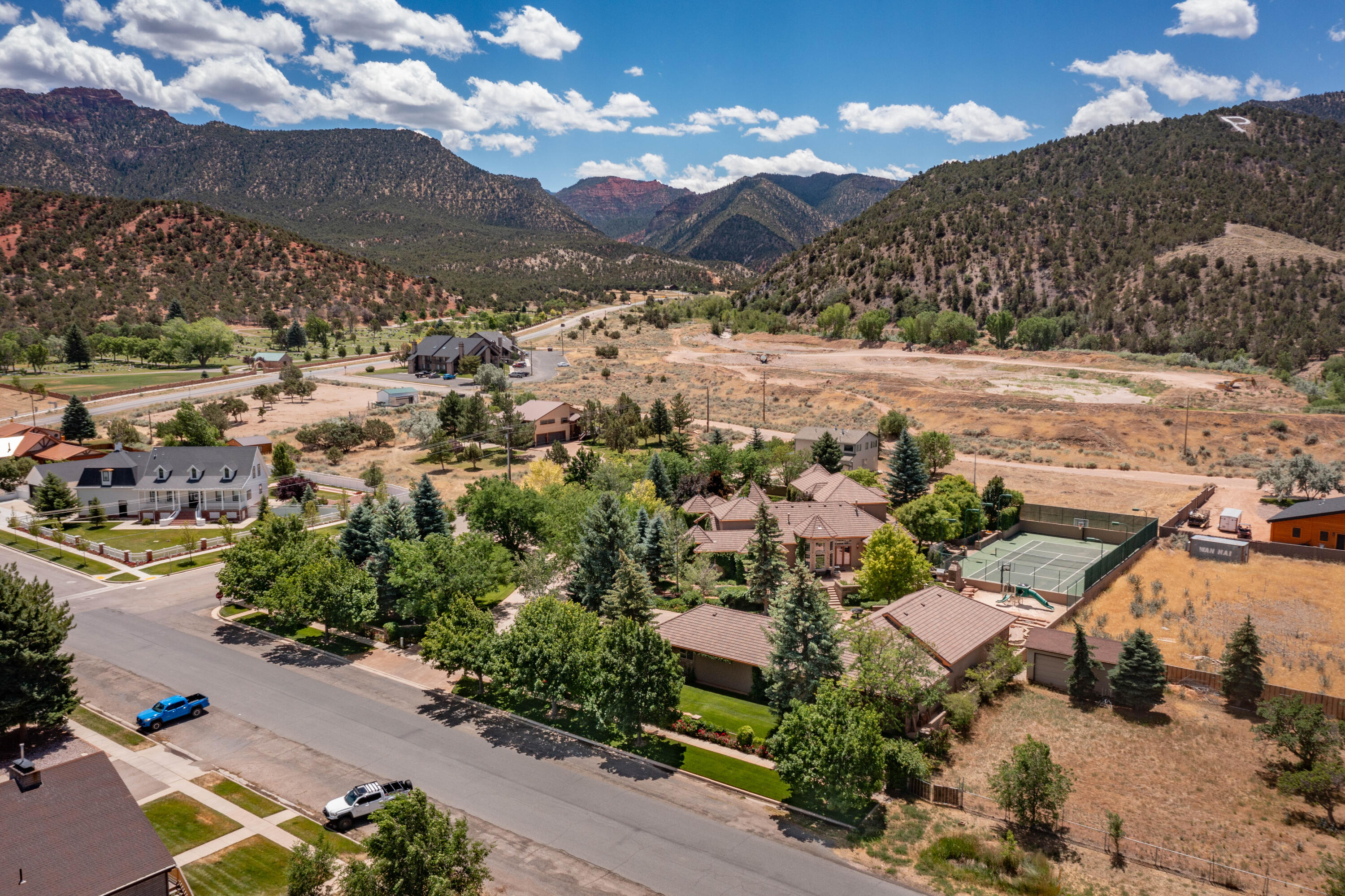 Parowan, Utah 84761, United States, 7 Bedrooms Bedrooms, ,9 BathroomsBathrooms,Residential,Active,110821