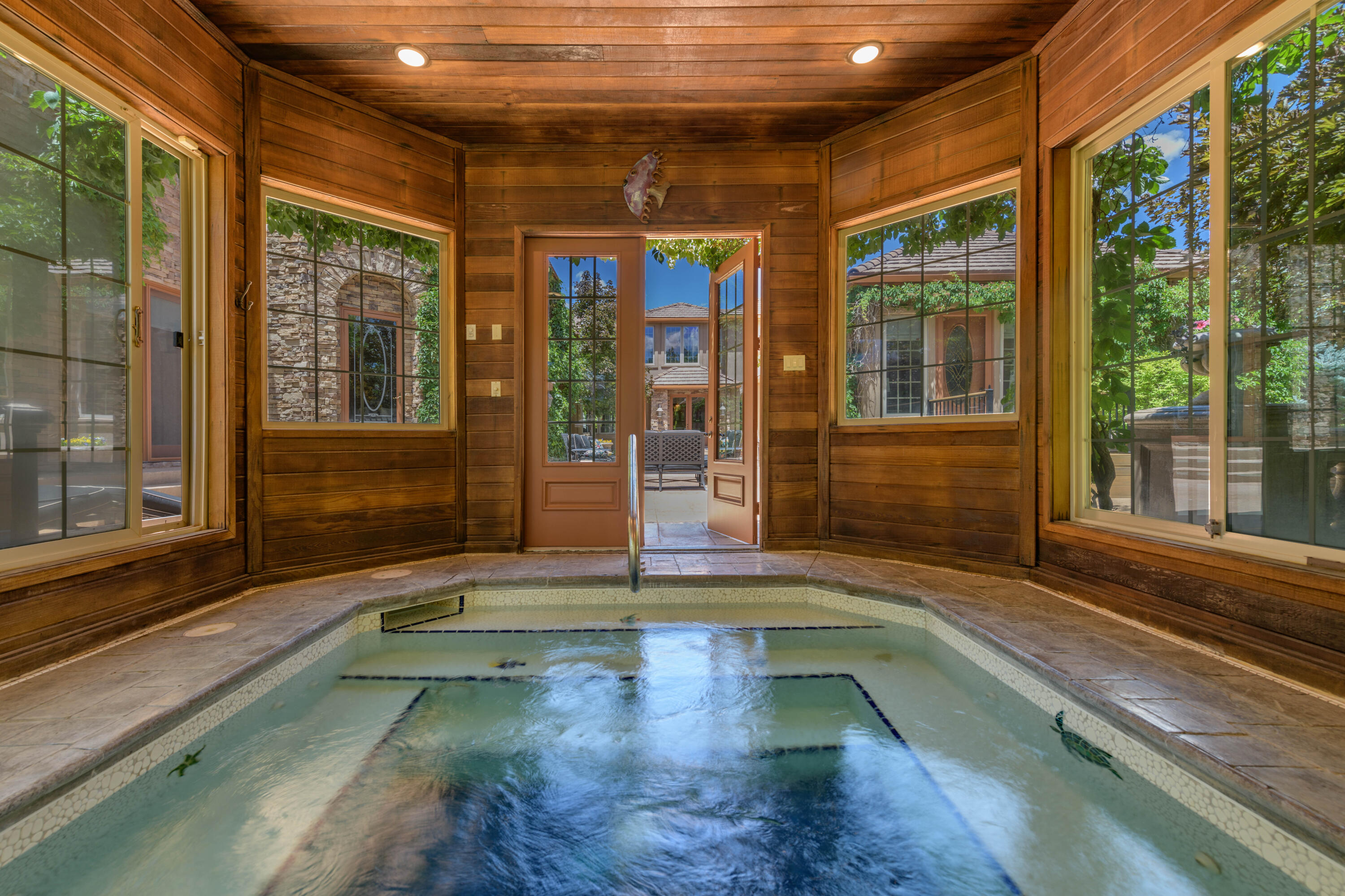 Parowan, Utah 84761, United States, 7 Bedrooms Bedrooms, ,9 BathroomsBathrooms,Residential,Active,110821