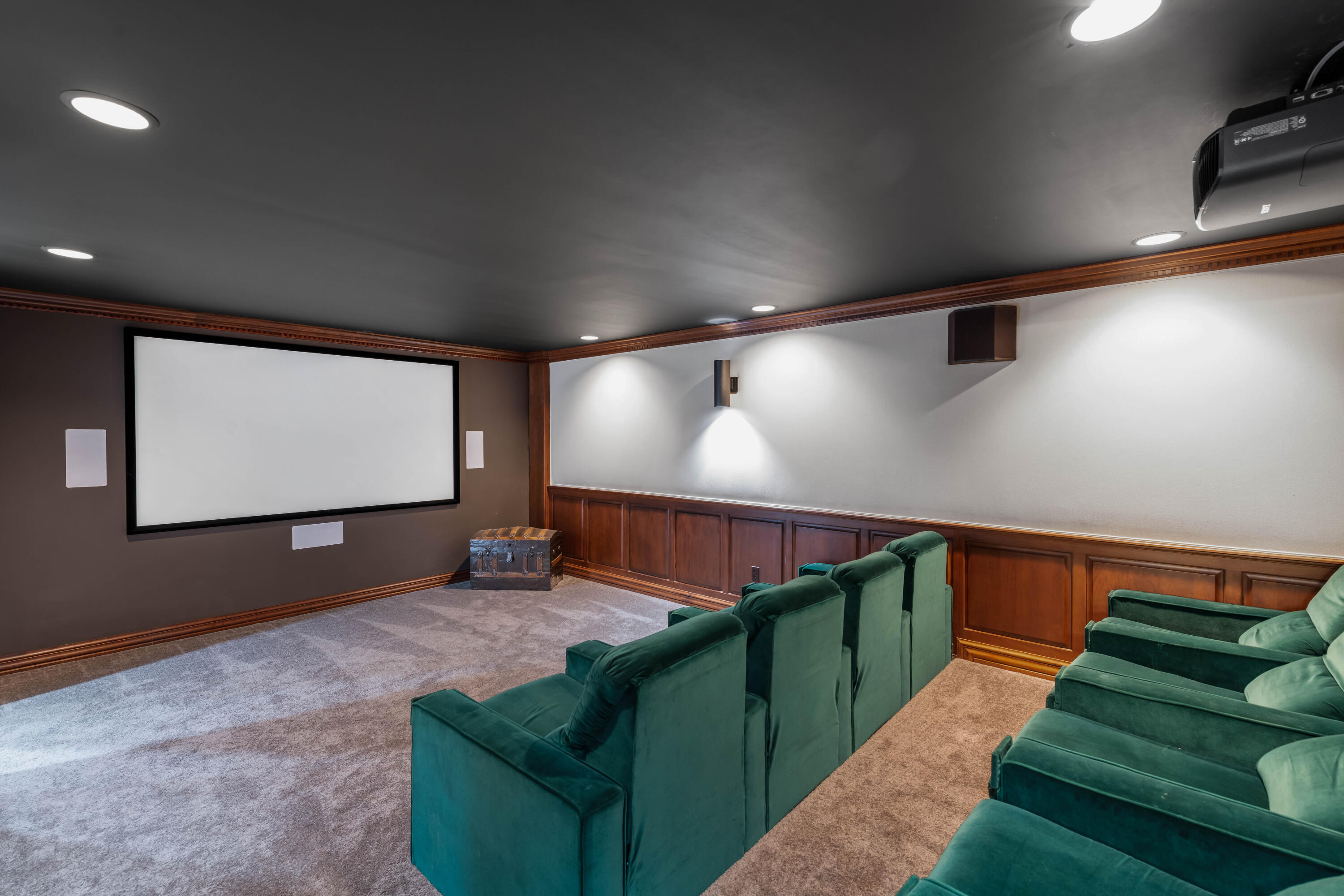 Parowan, Utah 84761, United States, 7 Bedrooms Bedrooms, ,9 BathroomsBathrooms,Residential,Active,110821