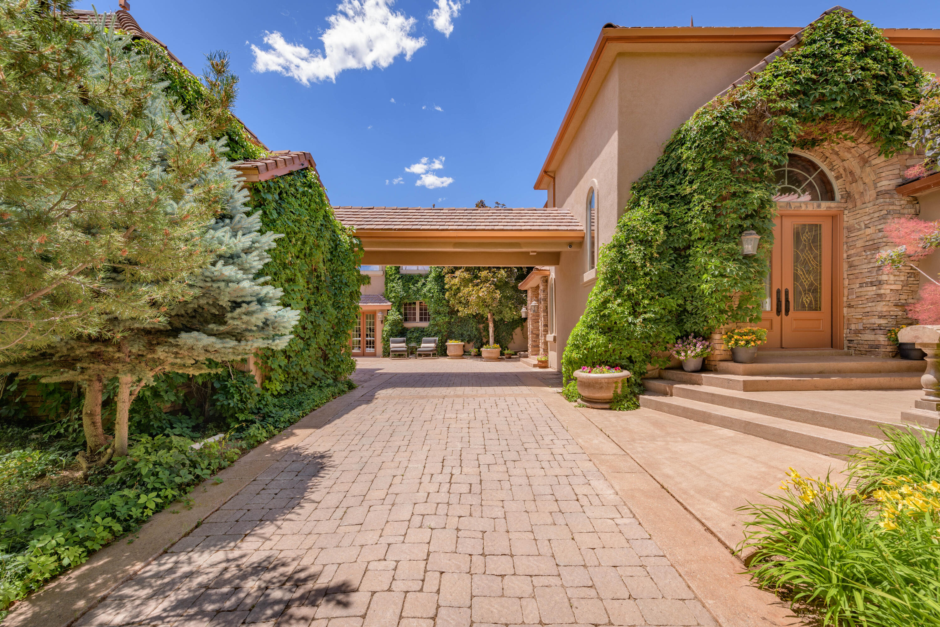 Parowan, Utah 84761, United States, 7 Bedrooms Bedrooms, ,9 BathroomsBathrooms,Residential,Active,110821