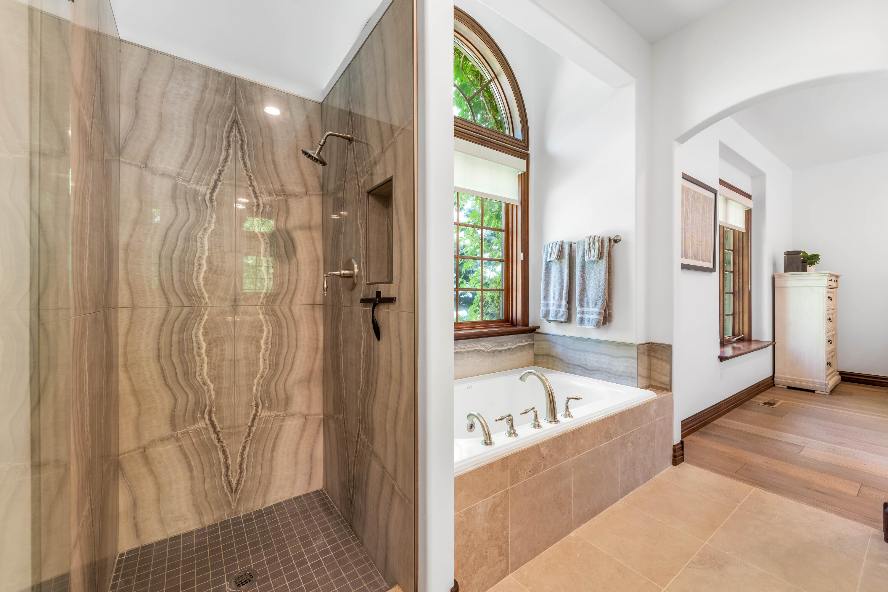 Parowan, Utah 84761, United States, 7 Bedrooms Bedrooms, ,9 BathroomsBathrooms,Residential,Active,110821