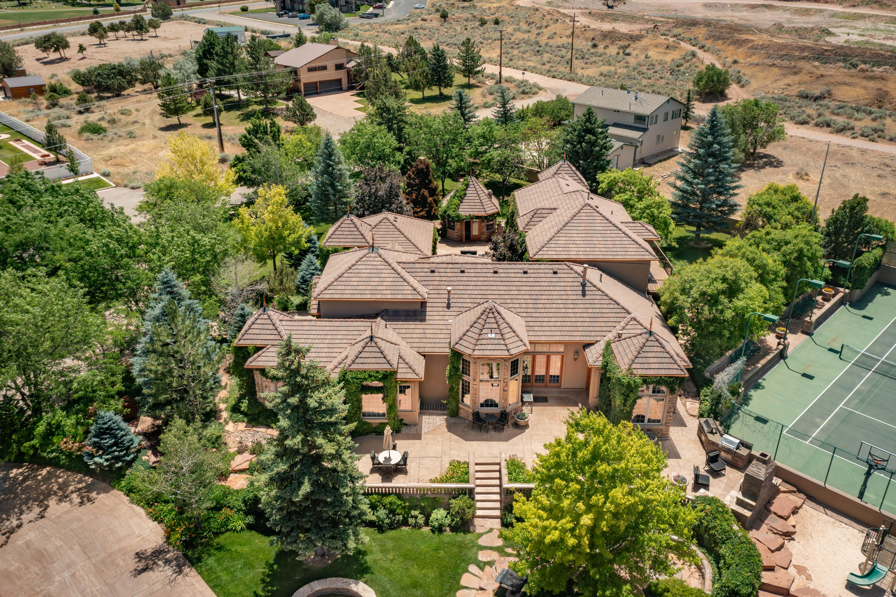 Parowan, Utah 84761, United States, 7 Bedrooms Bedrooms, ,9 BathroomsBathrooms,Residential,Active,110821