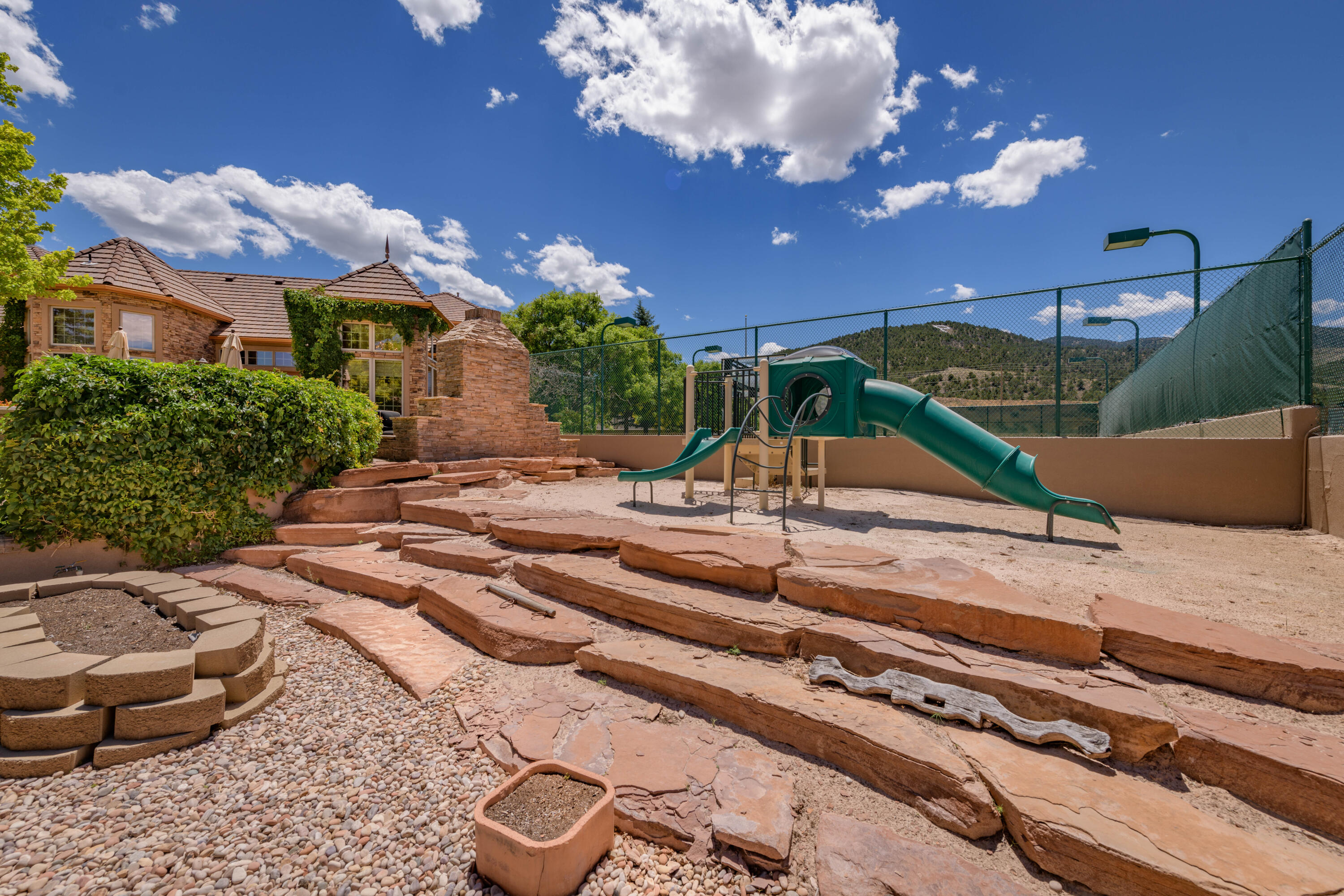 Parowan, Utah 84761, United States, 7 Bedrooms Bedrooms, ,9 BathroomsBathrooms,Residential,Active,110821