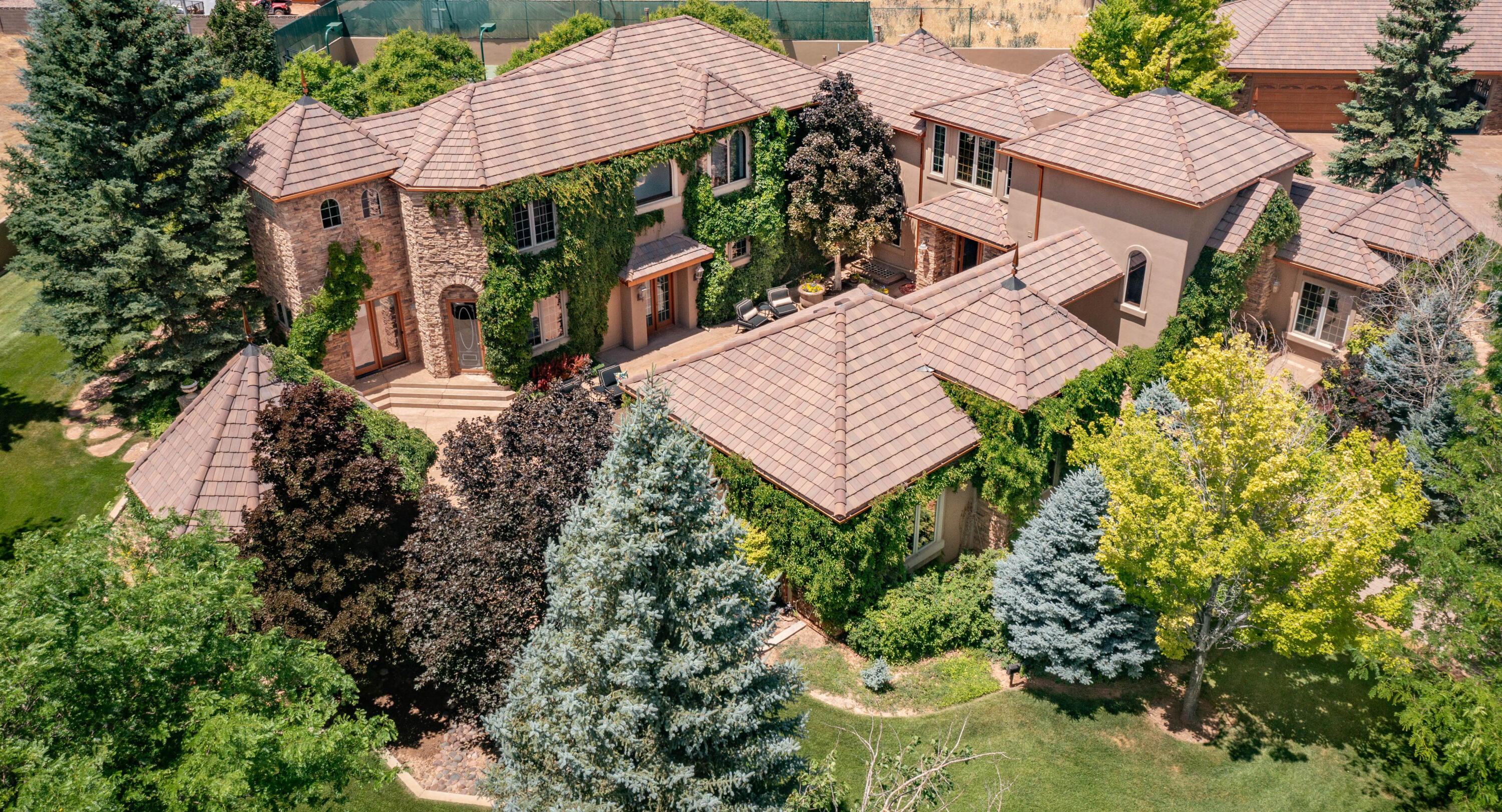 Parowan, Utah 84761, United States, 7 Bedrooms Bedrooms, ,9 BathroomsBathrooms,Residential,Active,110821