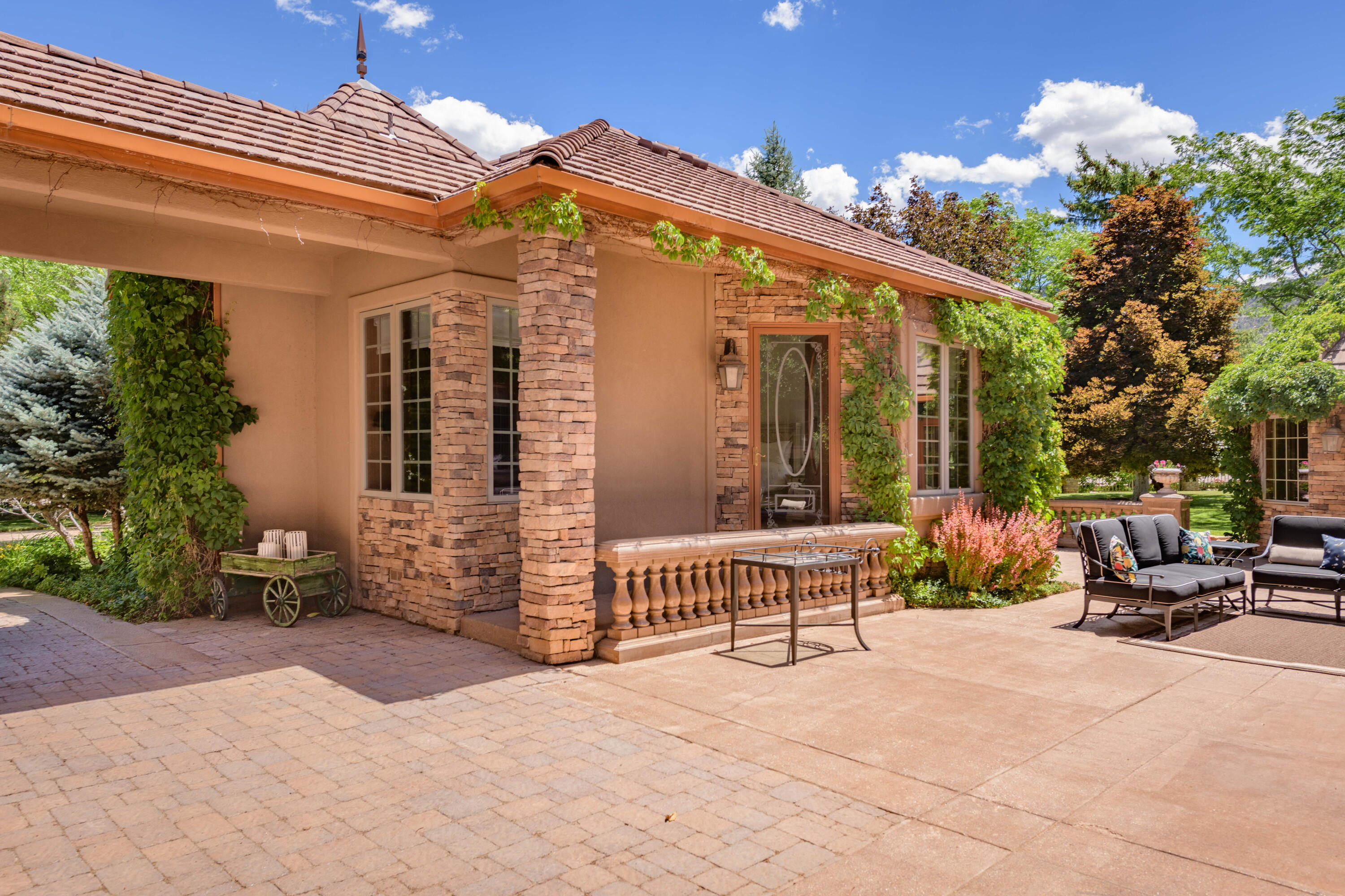 Parowan, Utah 84761, United States, 7 Bedrooms Bedrooms, ,9 BathroomsBathrooms,Residential,Active,110821