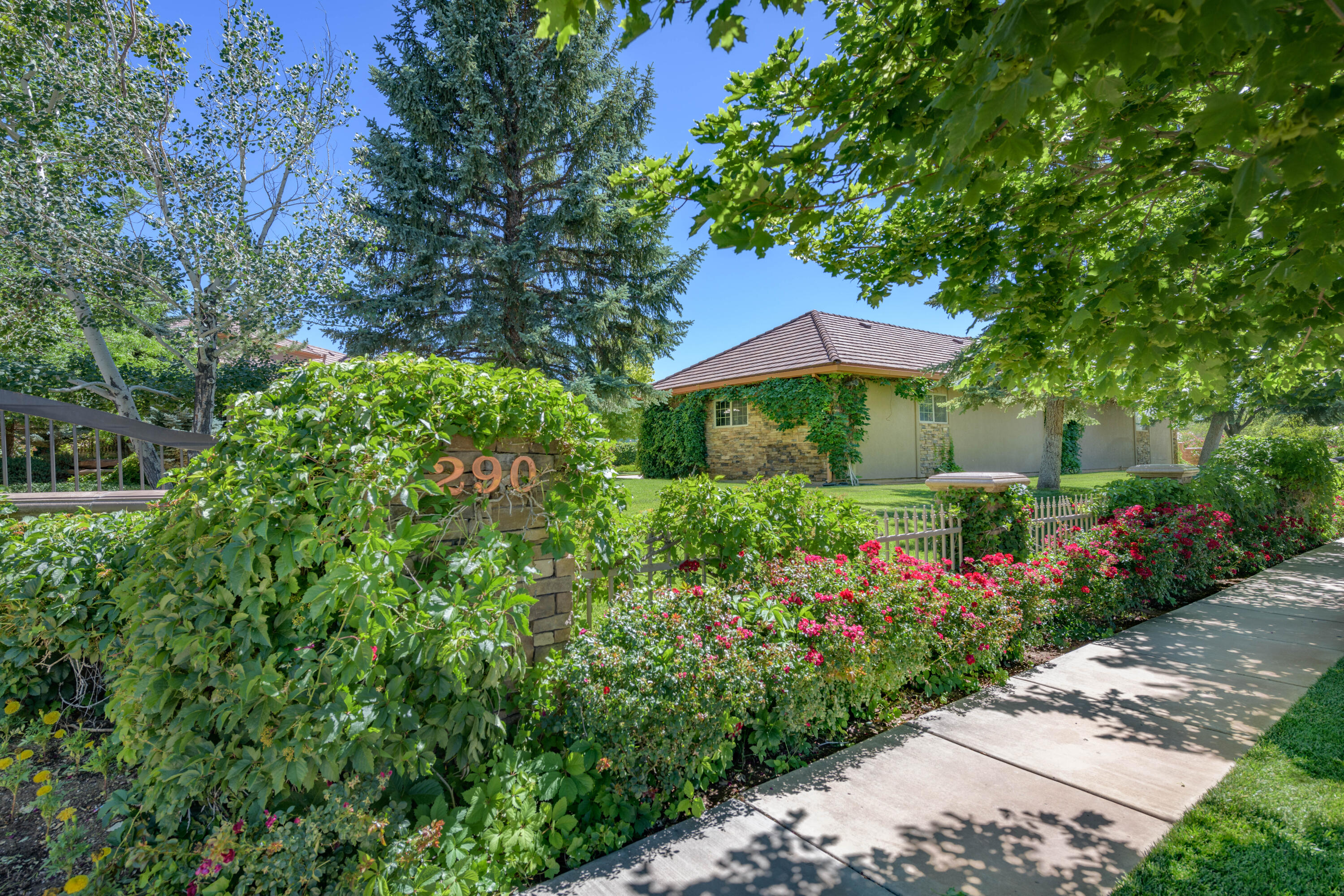 Parowan, Utah 84761, United States, 7 Bedrooms Bedrooms, ,9 BathroomsBathrooms,Residential,Active,110821