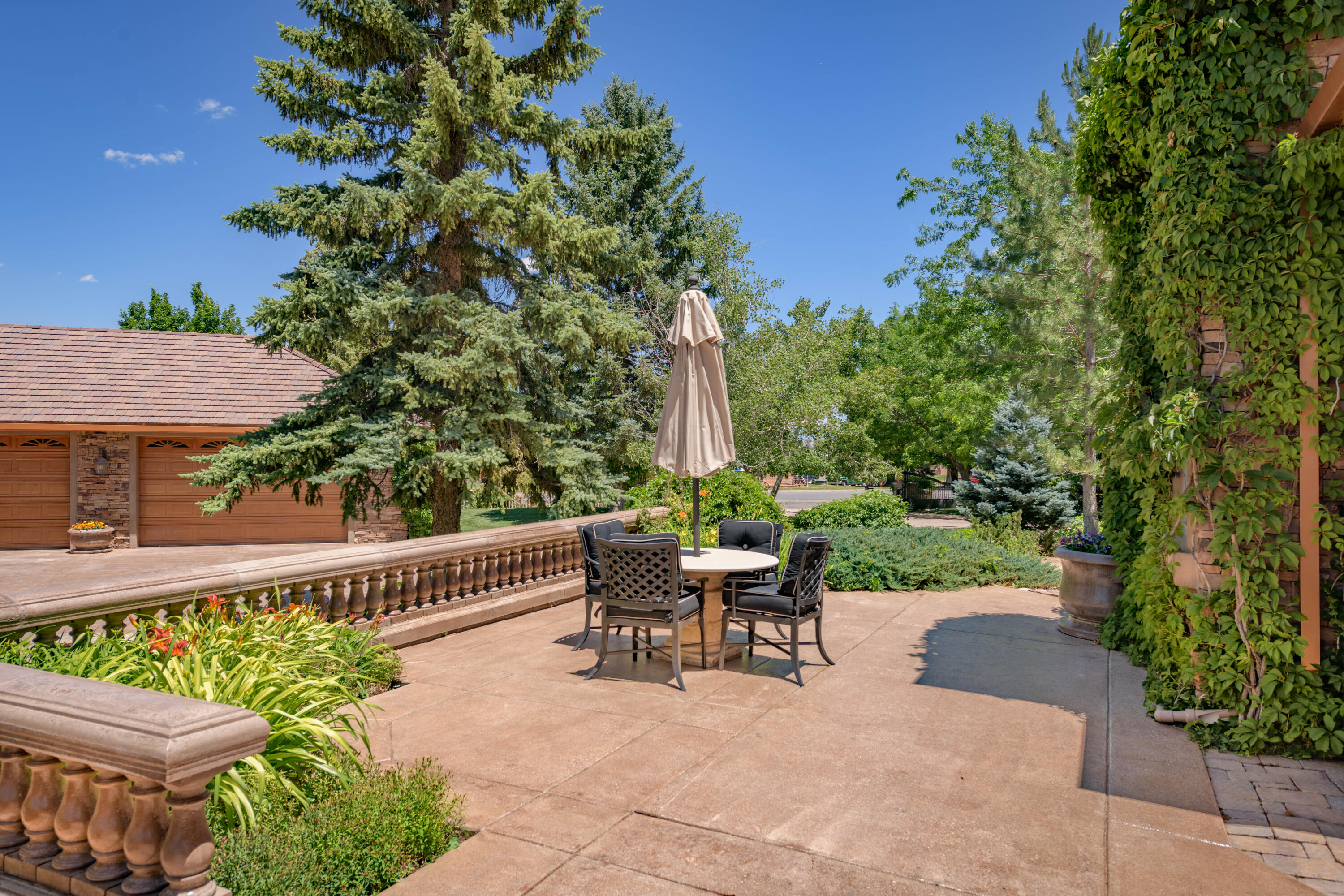 Parowan, Utah 84761, United States, 7 Bedrooms Bedrooms, ,9 BathroomsBathrooms,Residential,Active,110821