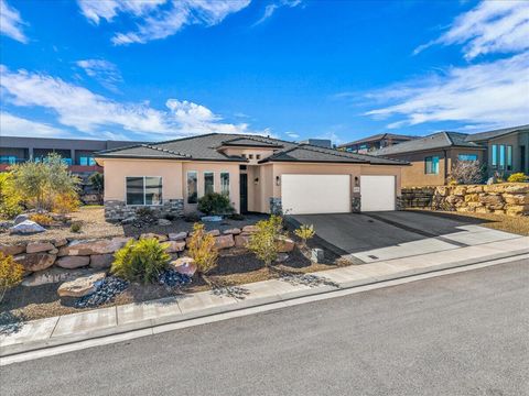 Photo of 3015 W KARERSEE DR, Saint George, UT 84770 (MLS # 26-268481)