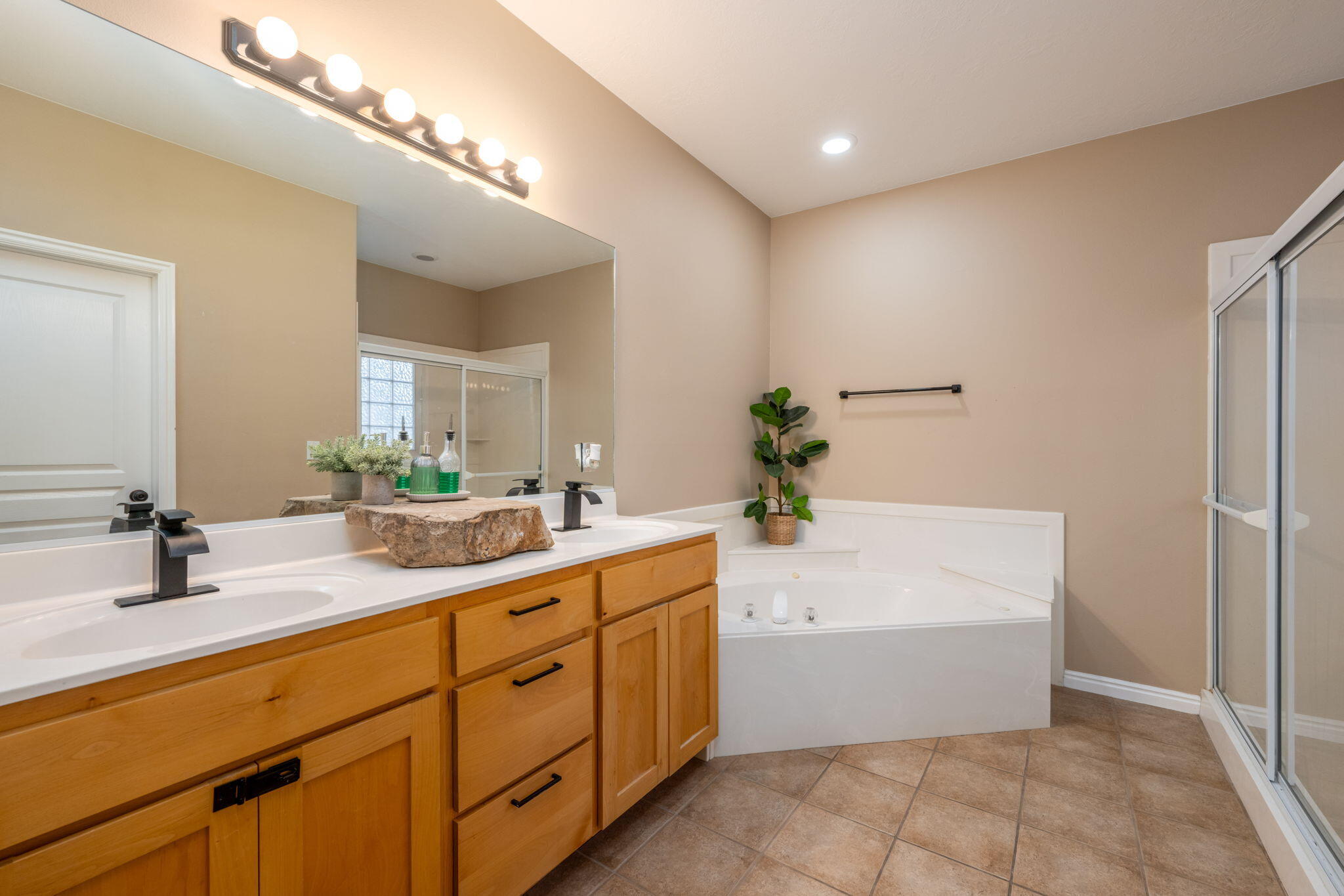 MIRAGE ESTATES - Residential