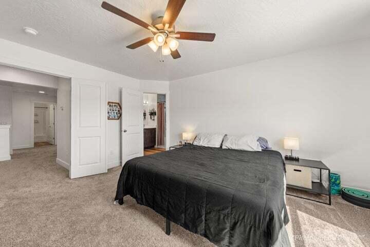 DESERT BLUFF AT DESERT CANYONS TOWNHOMES - Residential