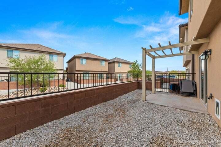 DESERT BLUFF AT DESERT CANYONS TOWNHOMES - Residential