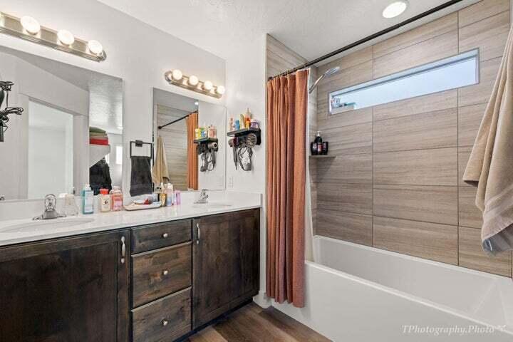 DESERT BLUFF AT DESERT CANYONS TOWNHOMES - Residential