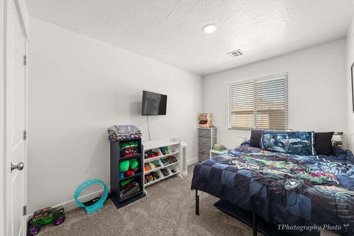 DESERT BLUFF AT DESERT CANYONS TOWNHOMES - Residential