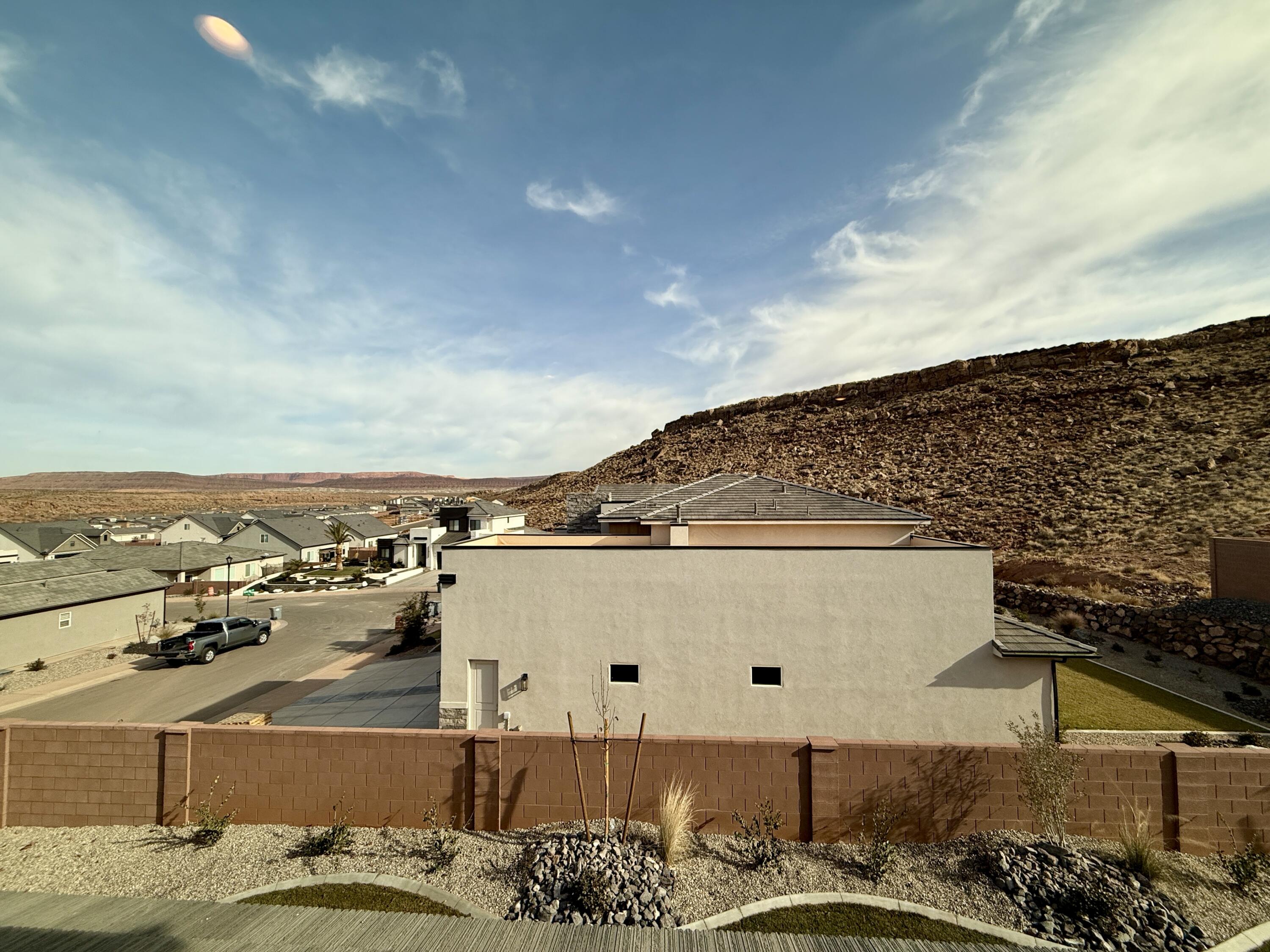 DESERT CLIFFS - Residential