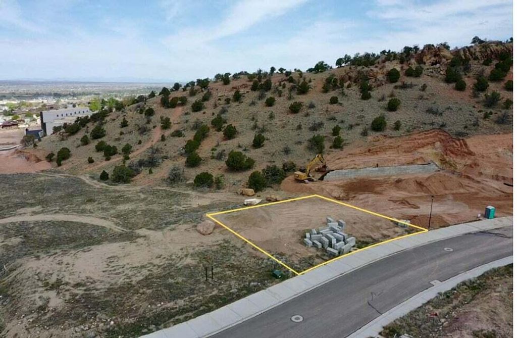 Photo of 1911 N Pinyon Grove CIR, Cedar City, UT 84720 (MLS # 26-271493)