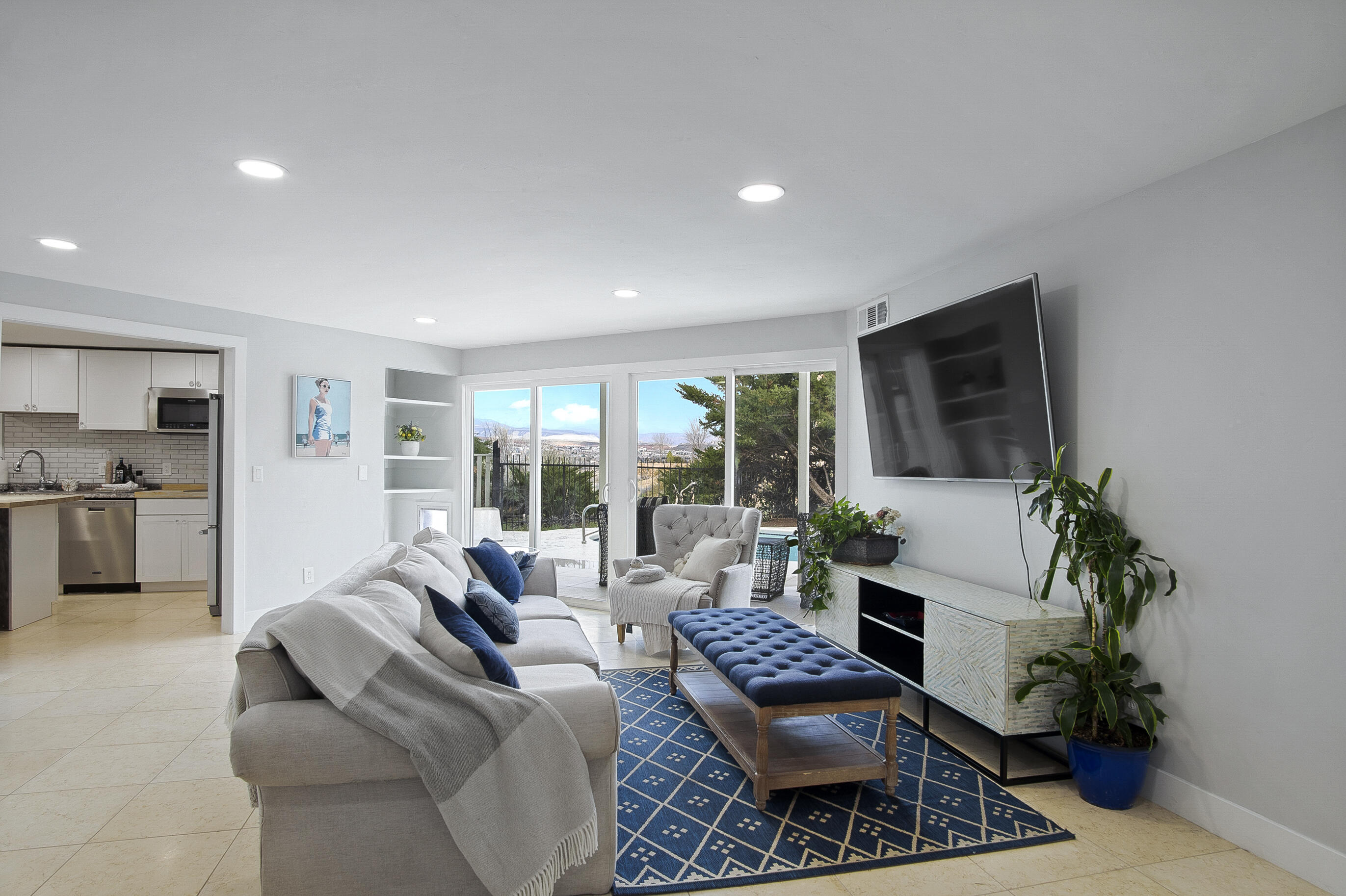 BLOOMINGTON HILLS - Residential