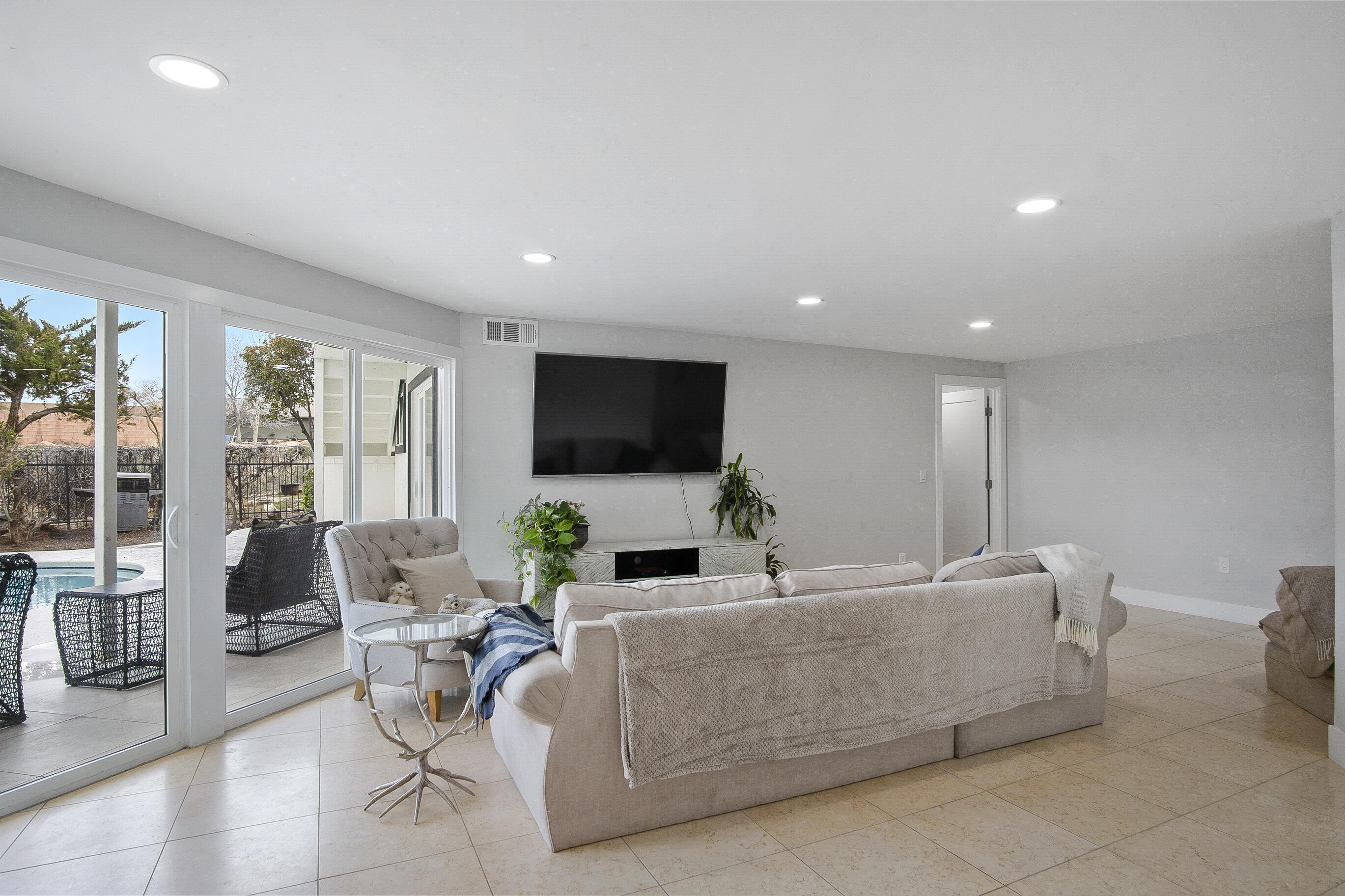 BLOOMINGTON HILLS - Residential