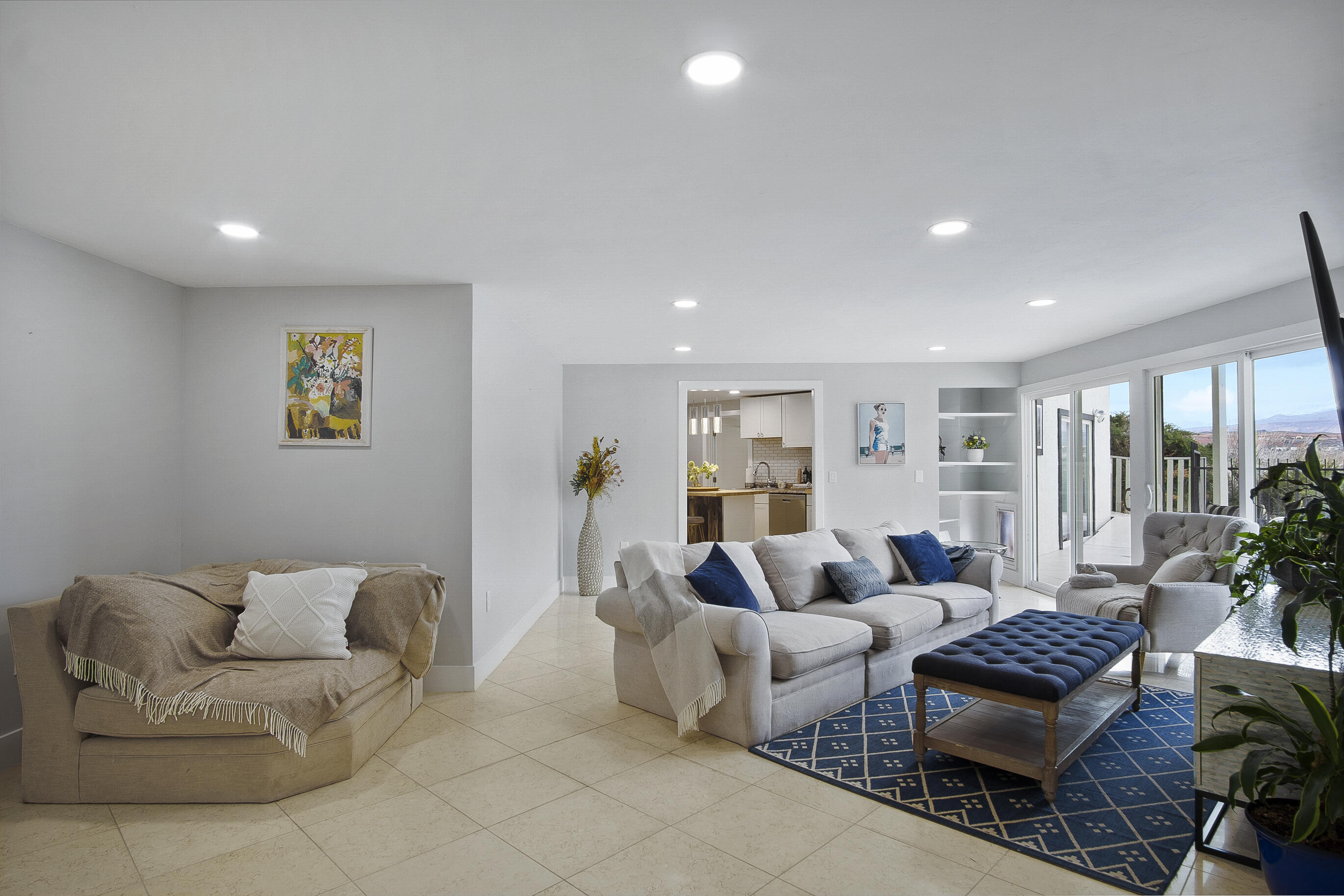 BLOOMINGTON HILLS - Residential