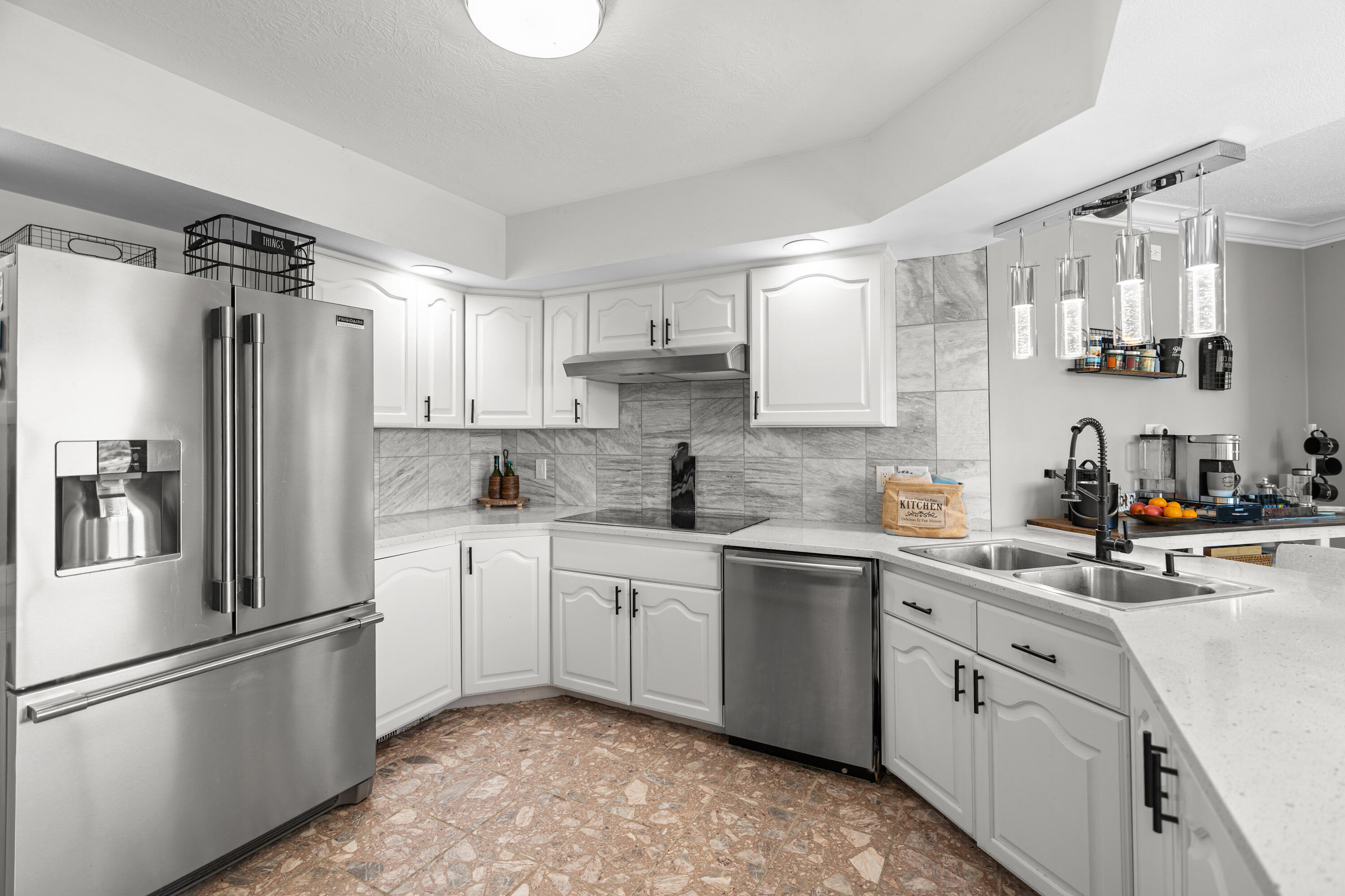 BLOOMINGTON HILLS - Residential