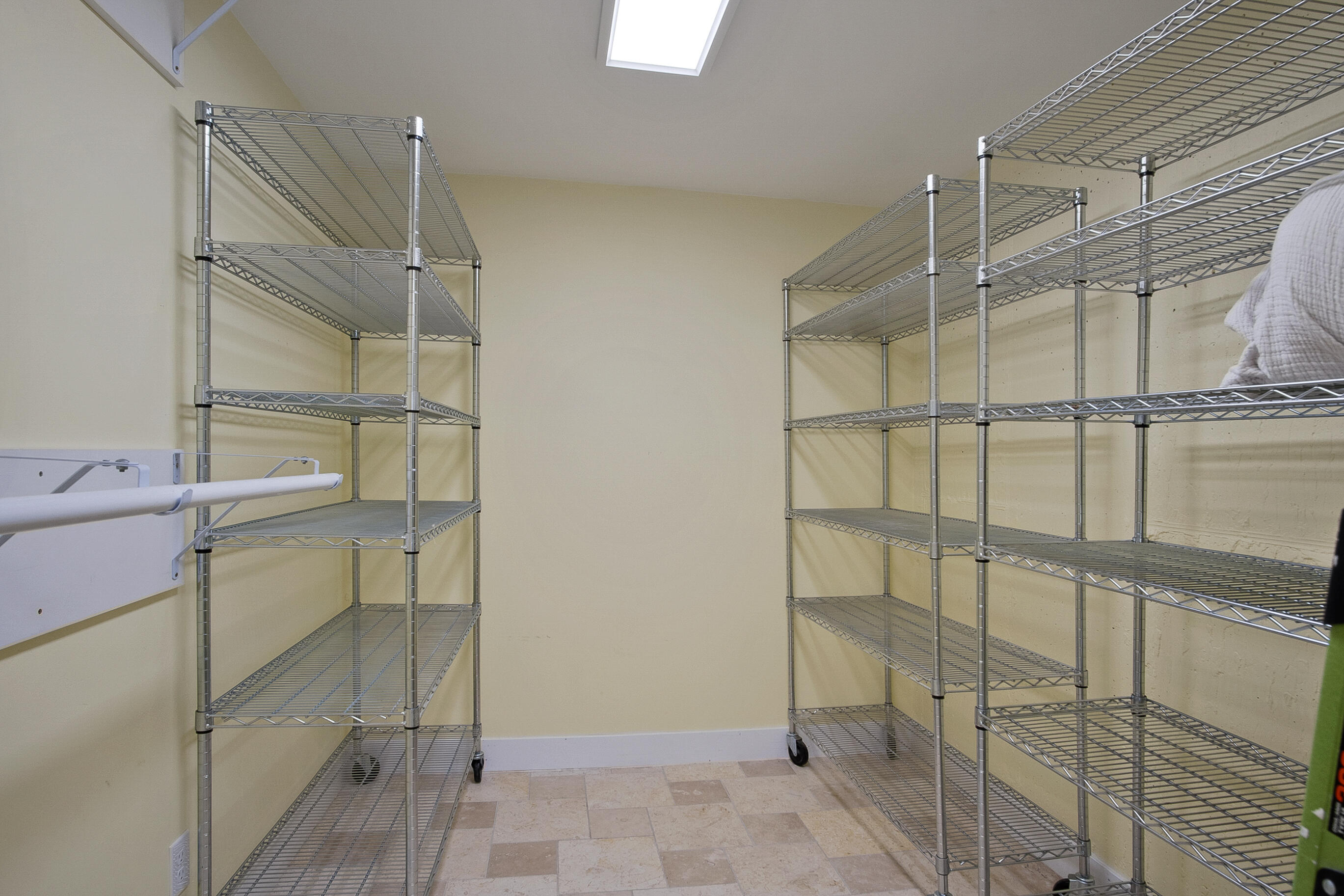 BLOOMINGTON HILLS - Residential