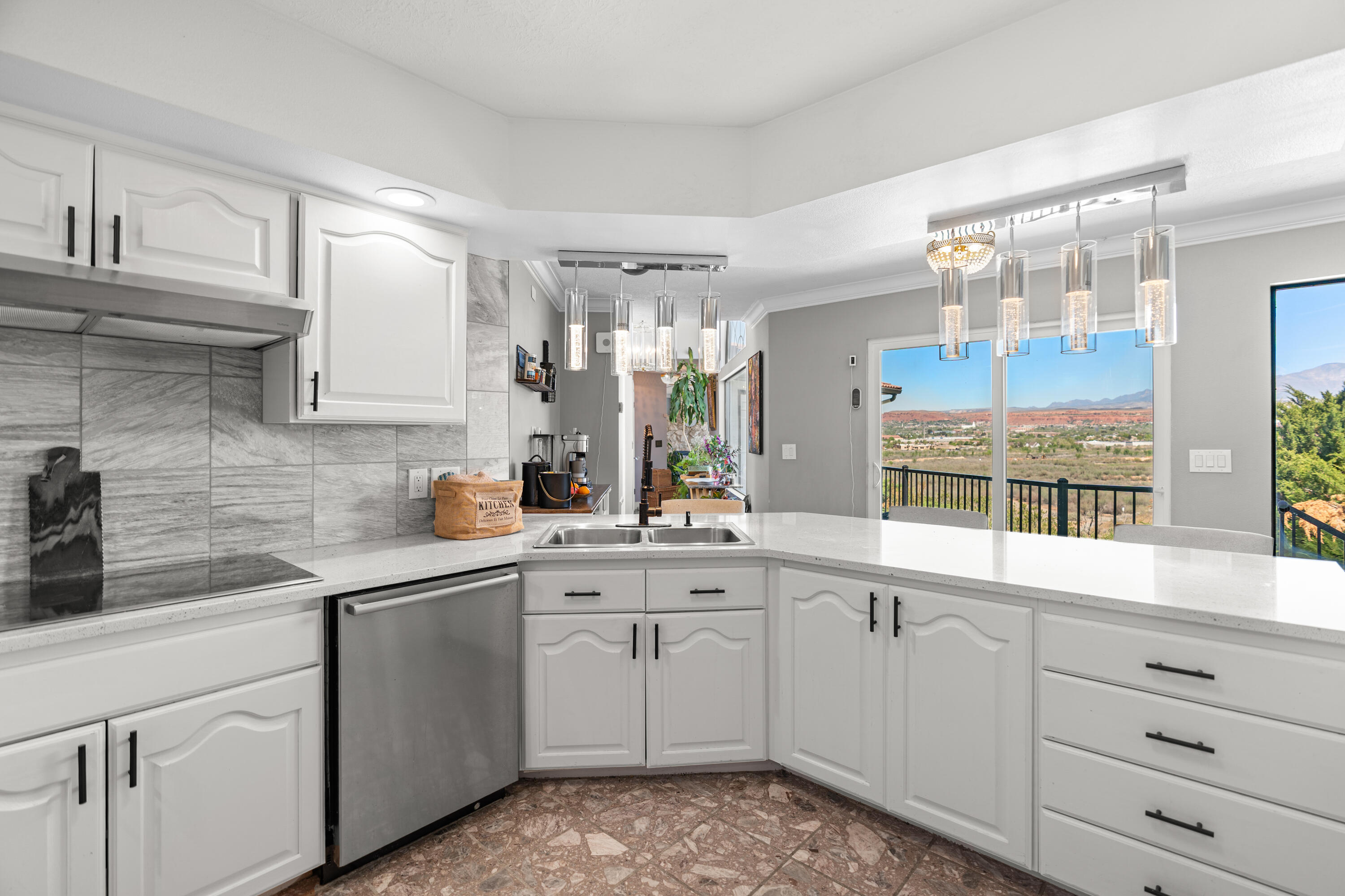 BLOOMINGTON HILLS - Residential