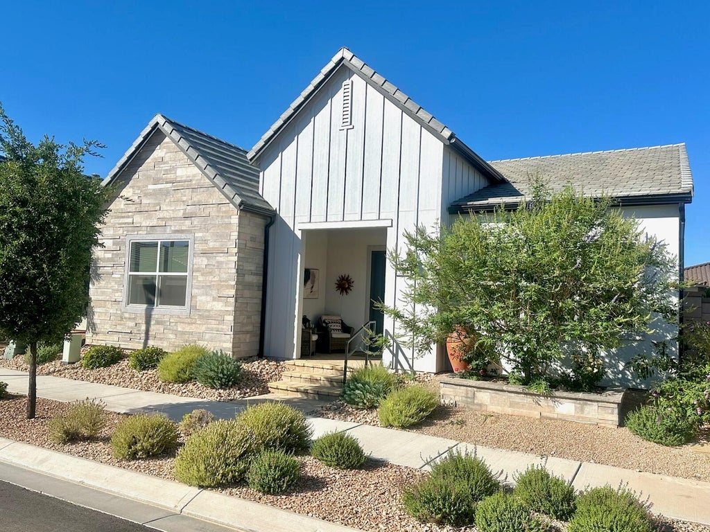 Photo of 5588 S Agave Peak LN, Saint George, UT 84790 (MLS # 26-273707)