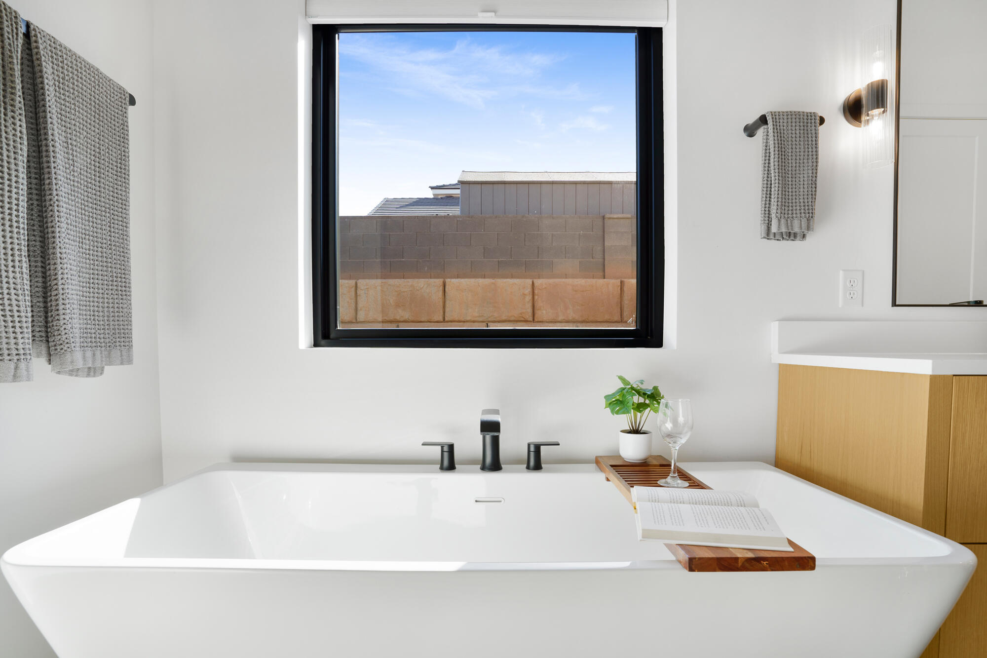 RUSTED HILLS - Residential