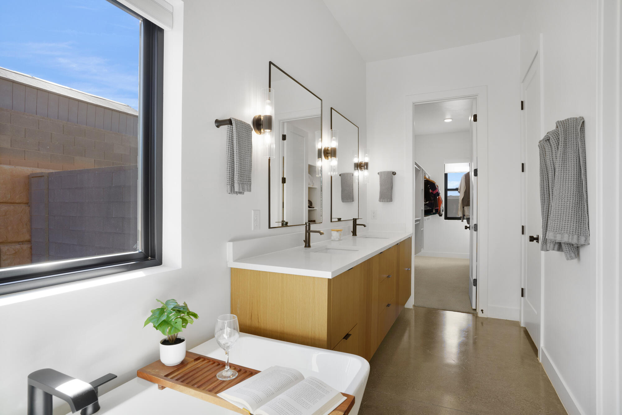 RUSTED HILLS - Residential