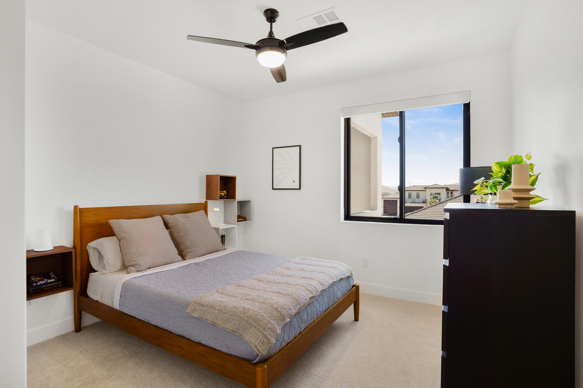 RUSTED HILLS - Residential