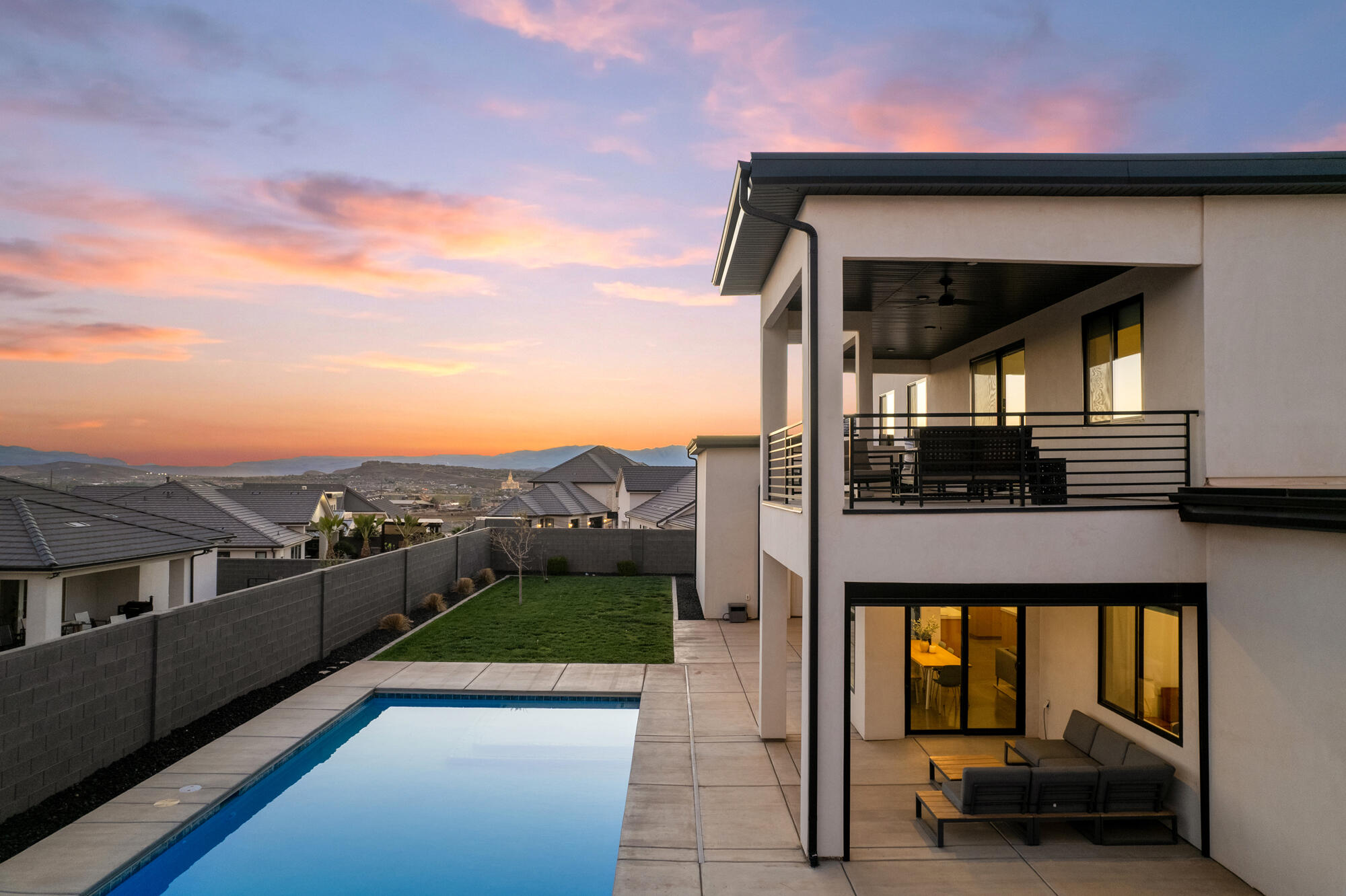 RUSTED HILLS - Residential