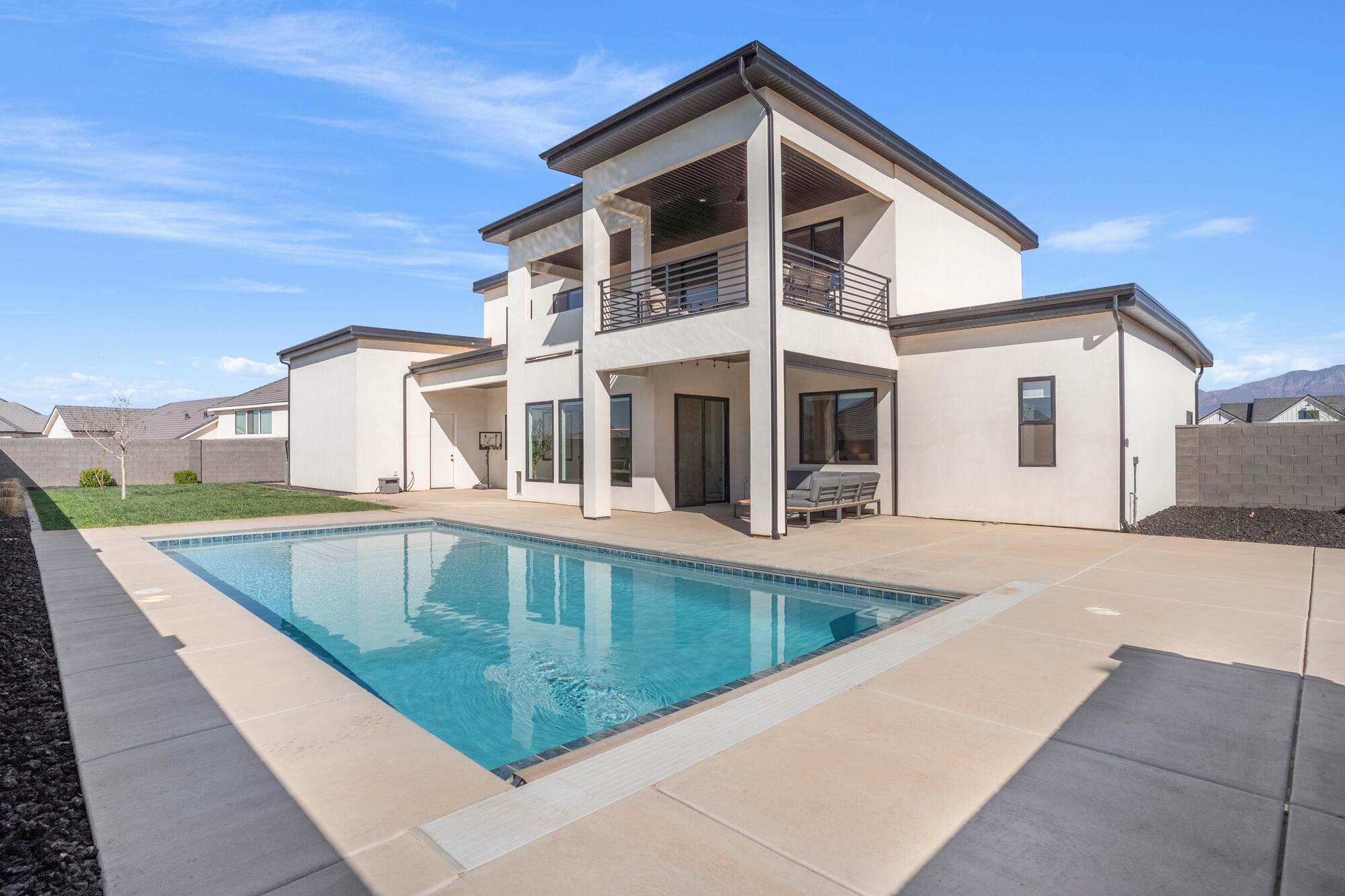 RUSTED HILLS - Residential