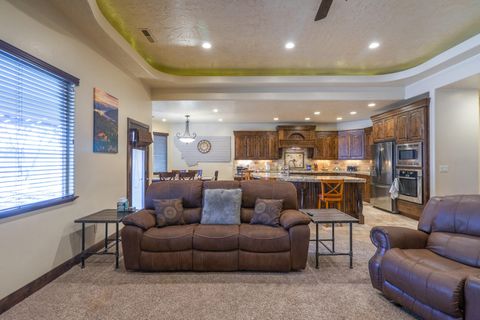 Tiny photo for 2732 S 4010 W, Hurricane, UT 84737 (MLS # 26-269702)
