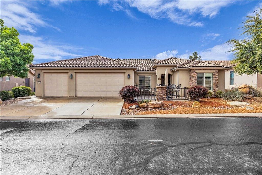 Photo of 1539 W HEATHERGLEN DR, Saint George, UT 84790 (MLS # 26-270932)