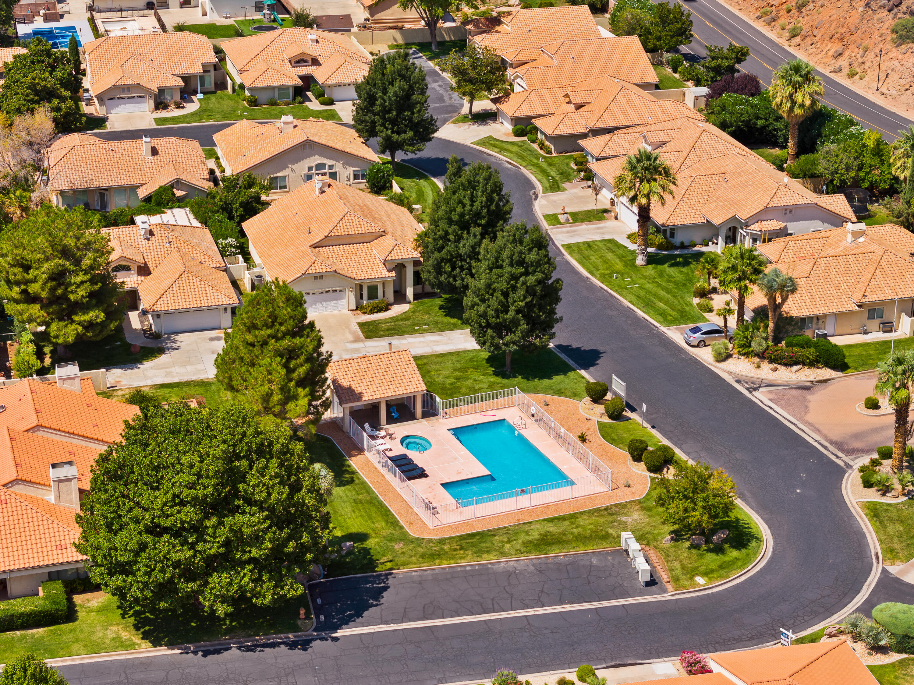 RIVERWOOD TOWNHOMES - Residential