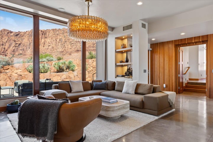 Photo 1 of 75 — 986 N PAIUTE DR, Ivins, UT 84738