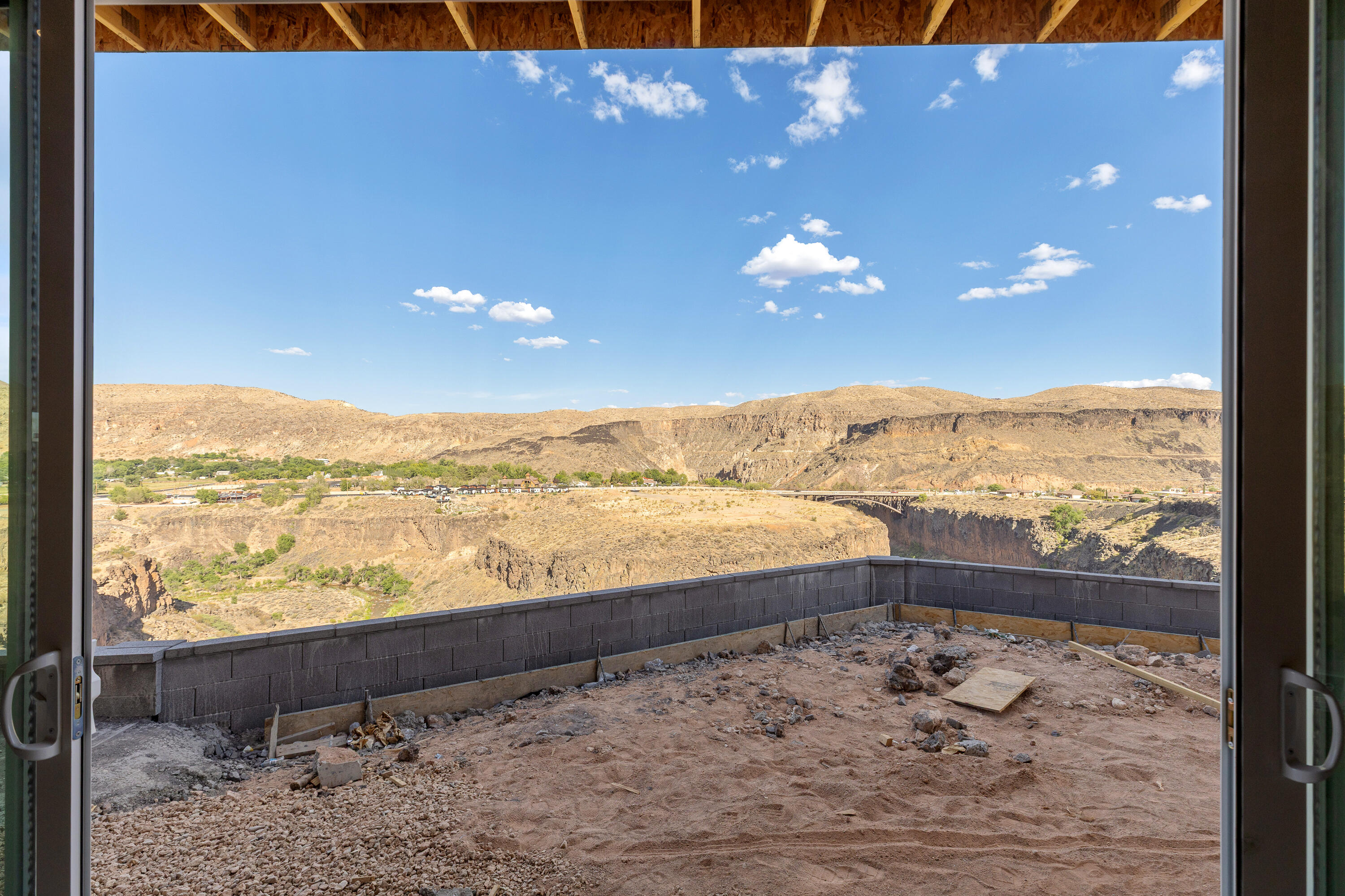 FALCON RIDGE - Residential