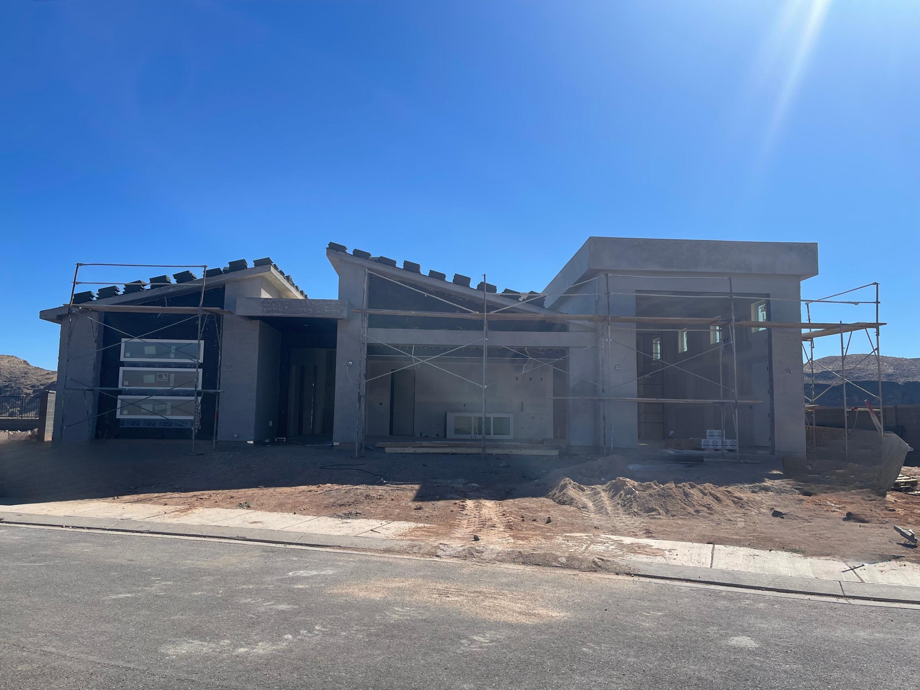 FALCON RIDGE - Residential