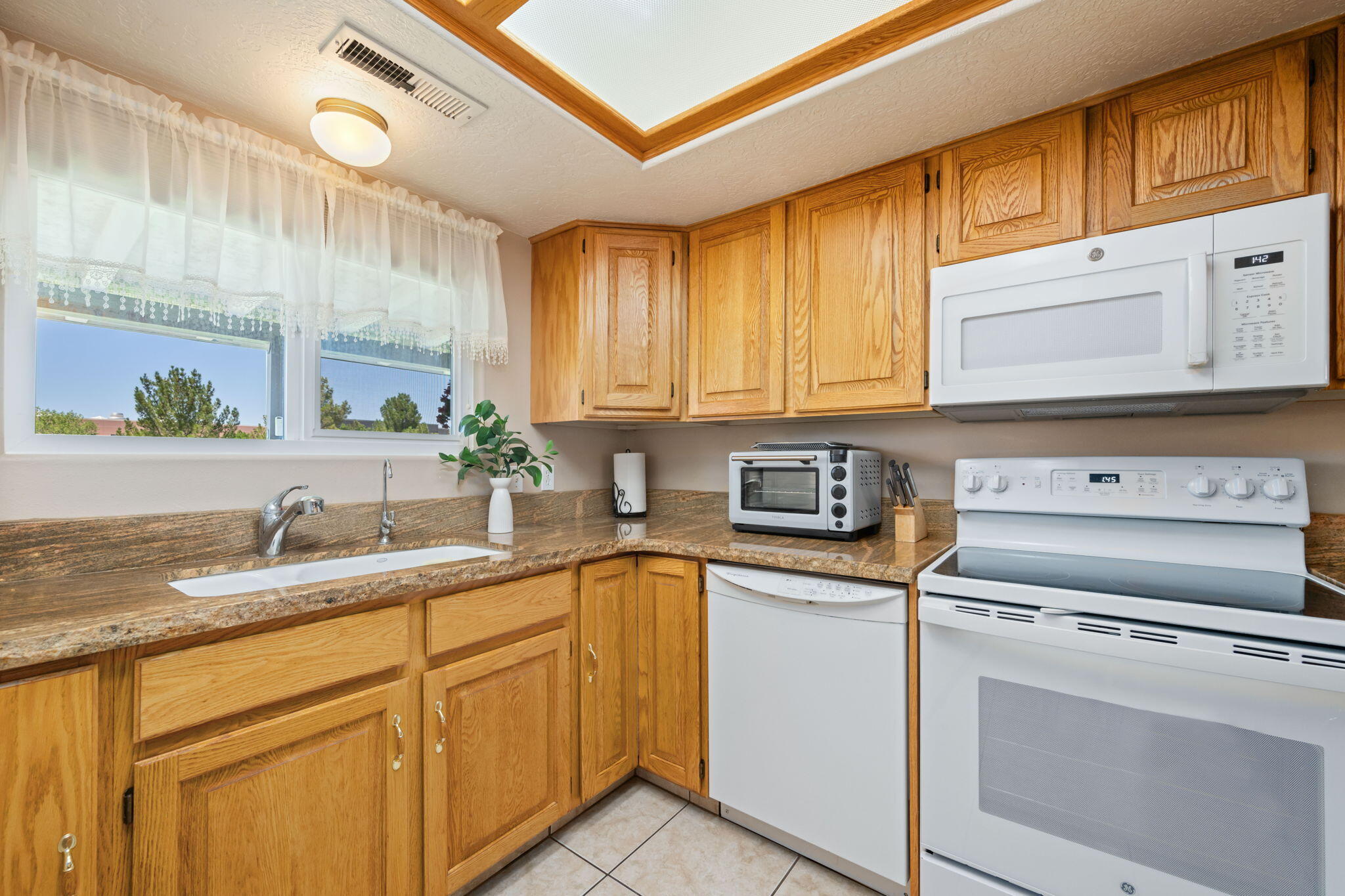 BLOOMINGTON KNOLLS TOWNHOMES - Residential