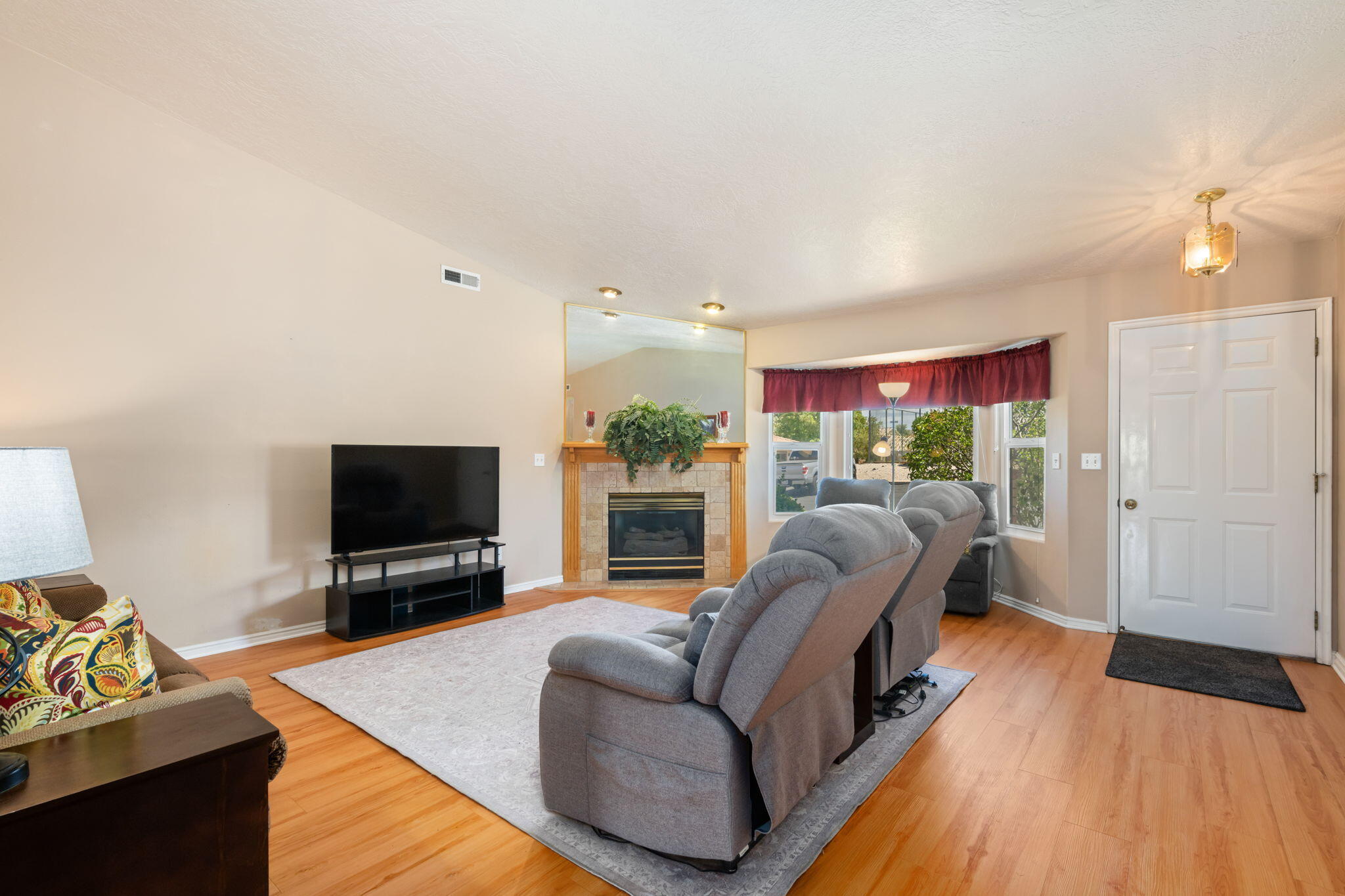 BLOOMINGTON KNOLLS TOWNHOMES - Residential