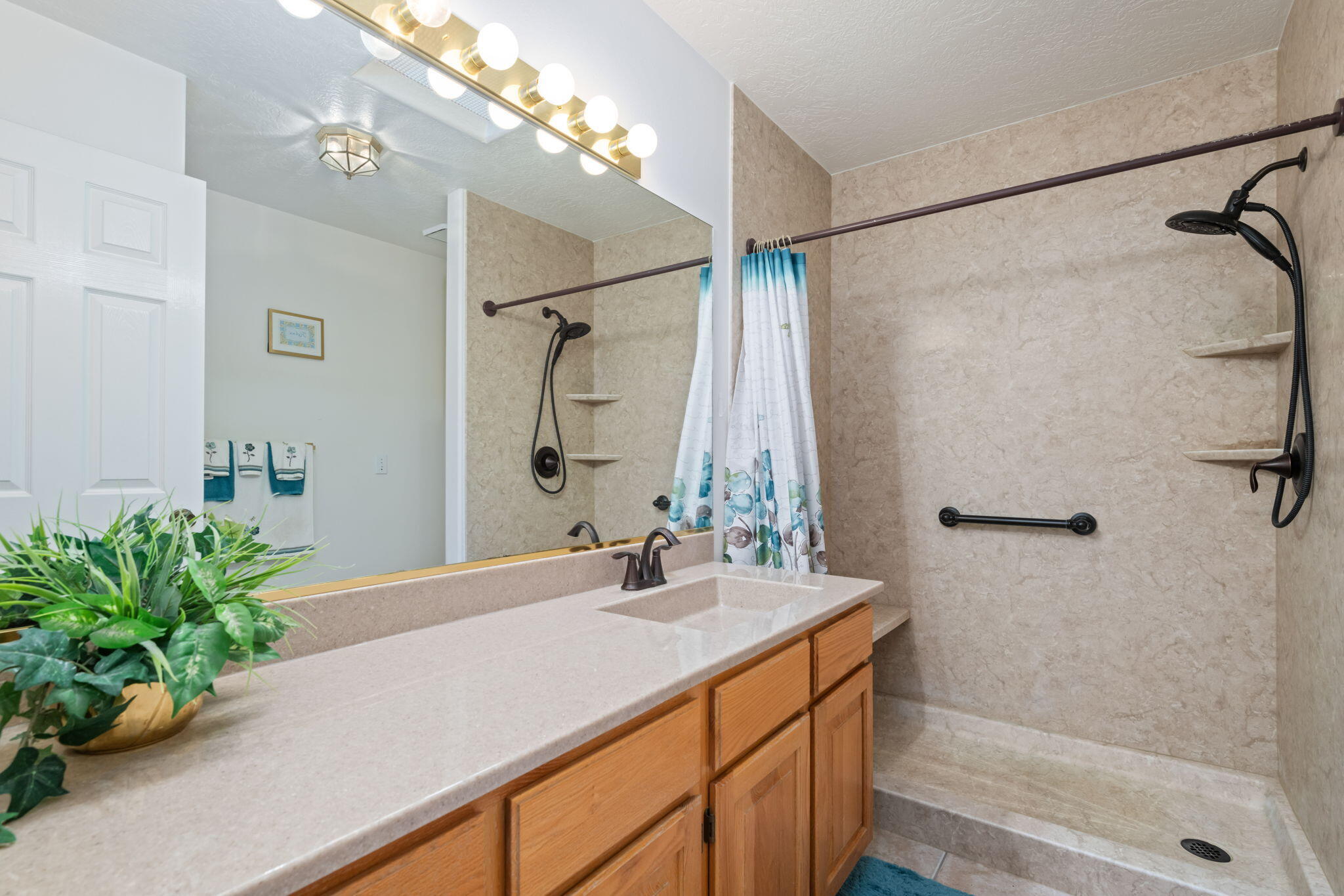 BLOOMINGTON KNOLLS TOWNHOMES - Residential