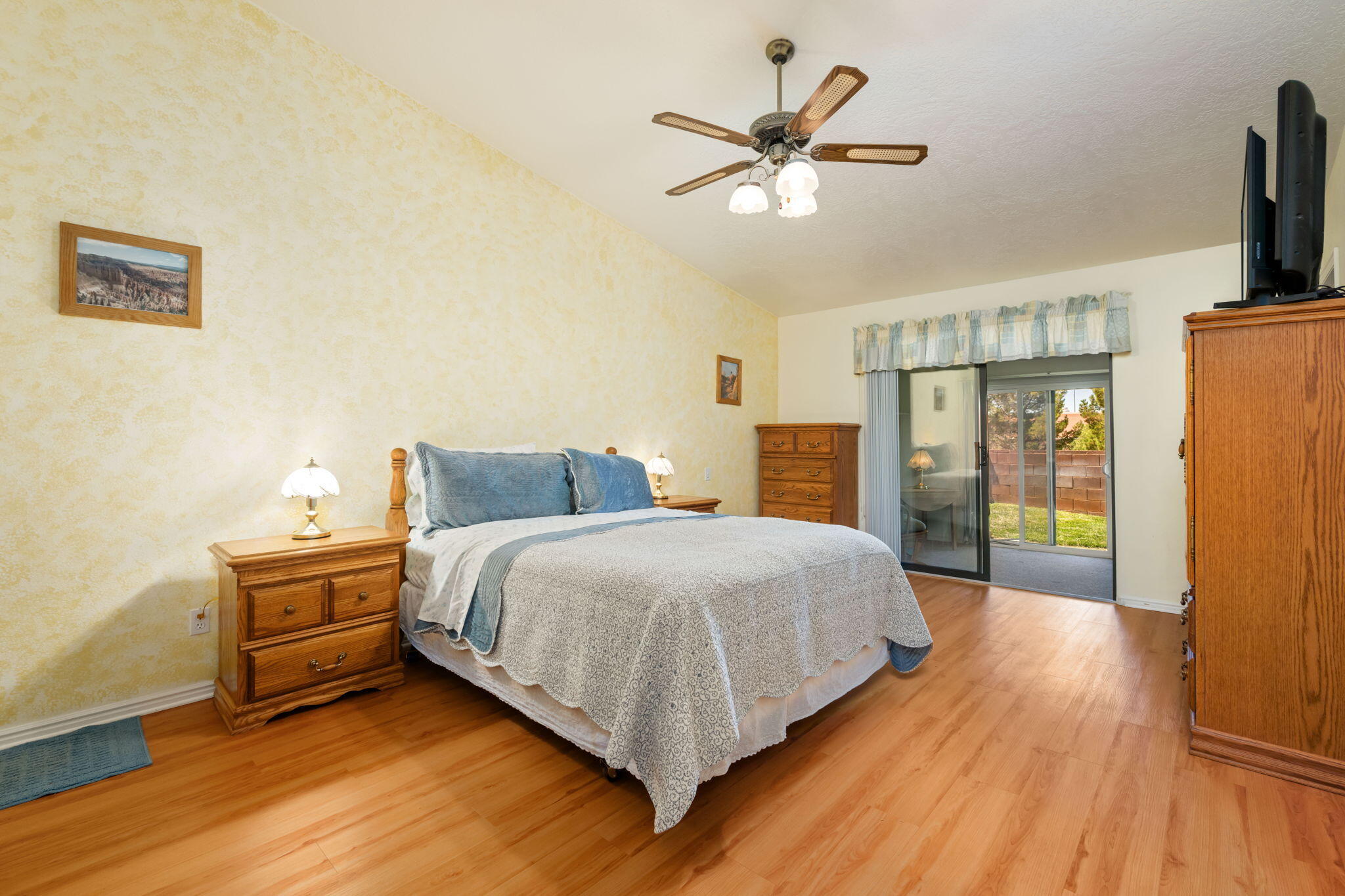 BLOOMINGTON KNOLLS TOWNHOMES - Residential