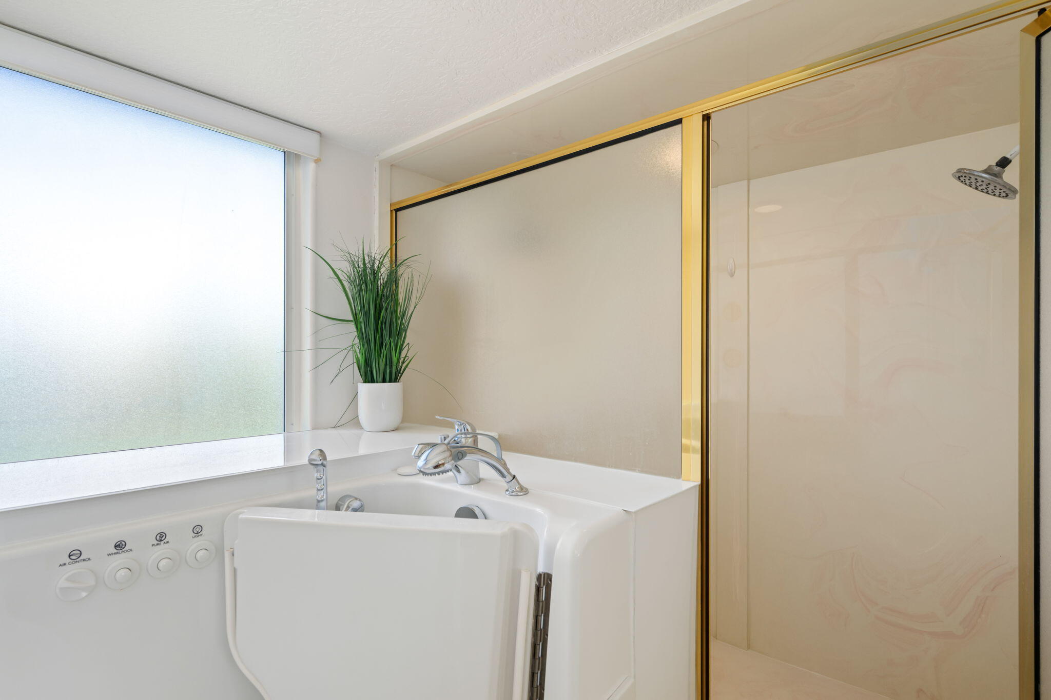 BLOOMINGTON KNOLLS TOWNHOMES - Residential