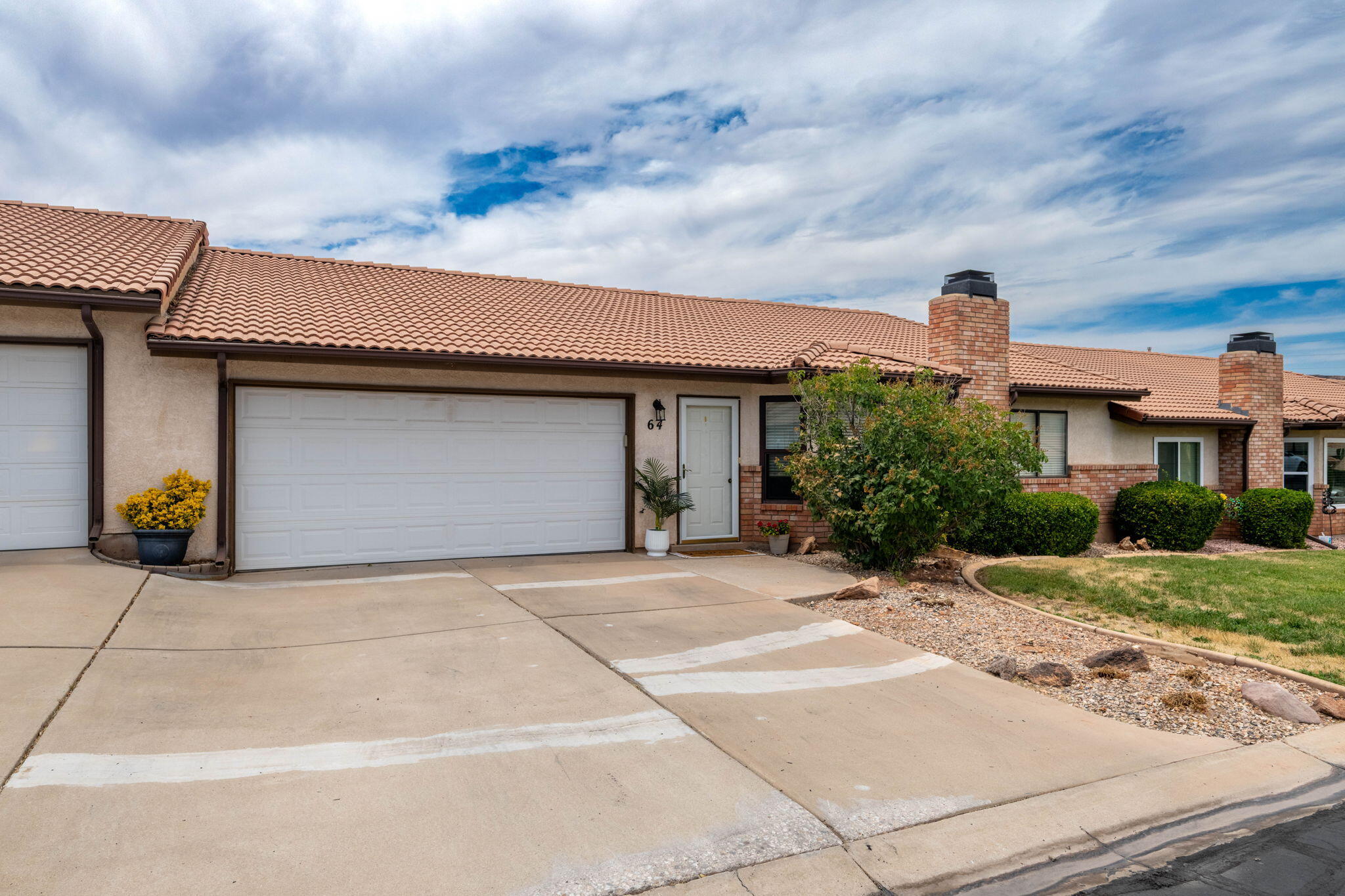 BLOOMINGTON KNOLLS TOWNHOMES - Residential