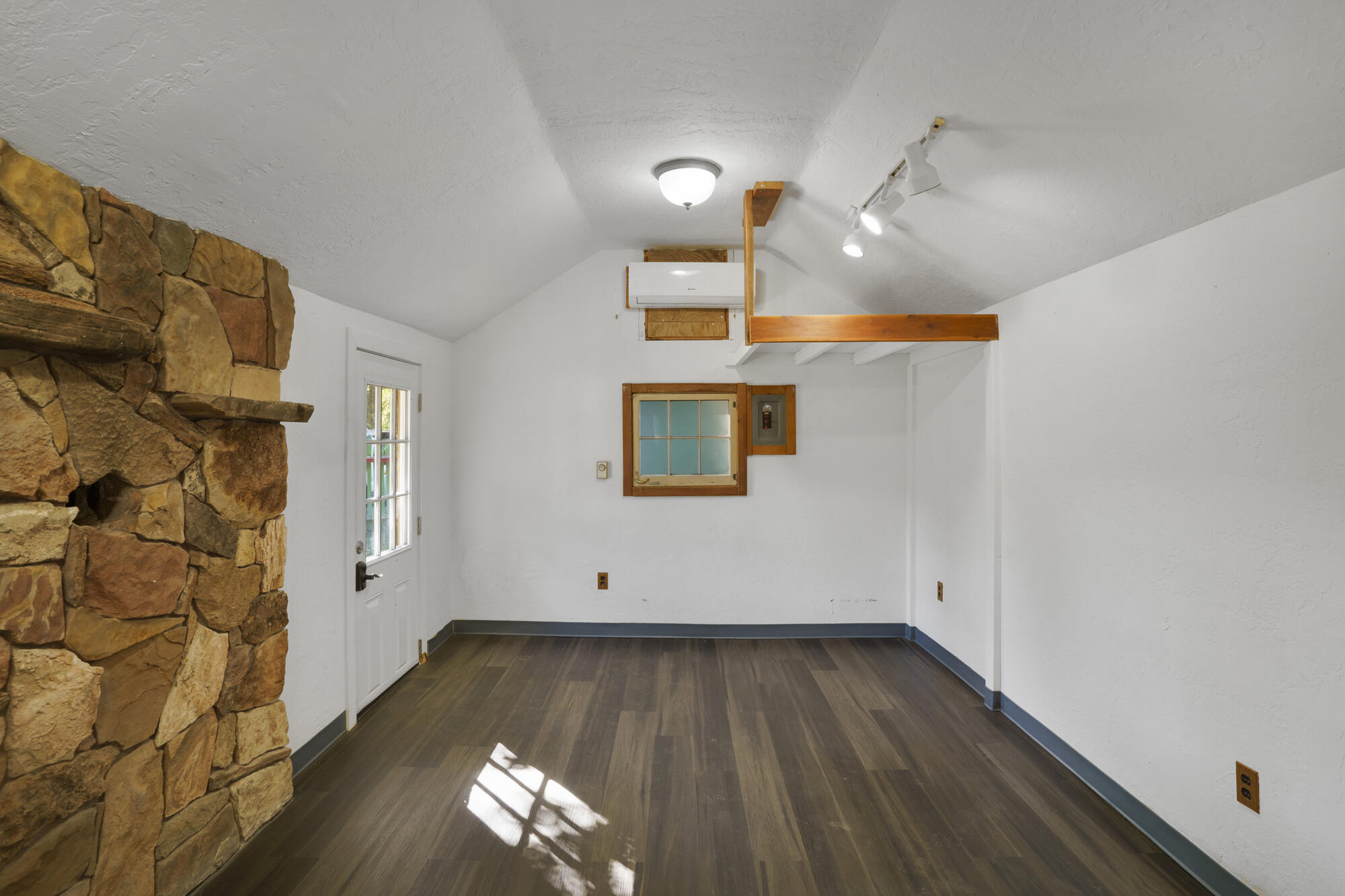 ROCKVILLE TOWNSITE - Residential