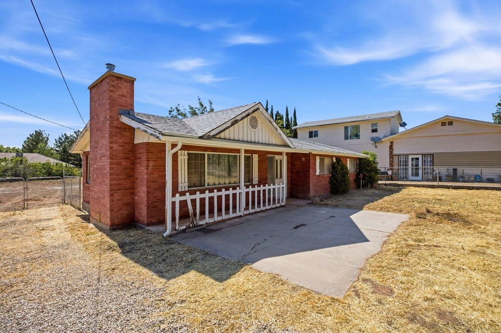 Photo of 44 S TOQUER Blvd, Toquerville, UT 84774 (MLS # 26-273702)