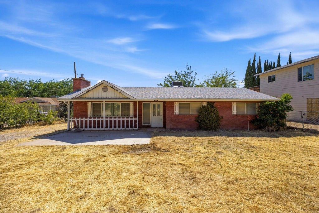Photo of 44 S TOQUER Blvd, Toquerville, UT 84774 (MLS # 26-273702)